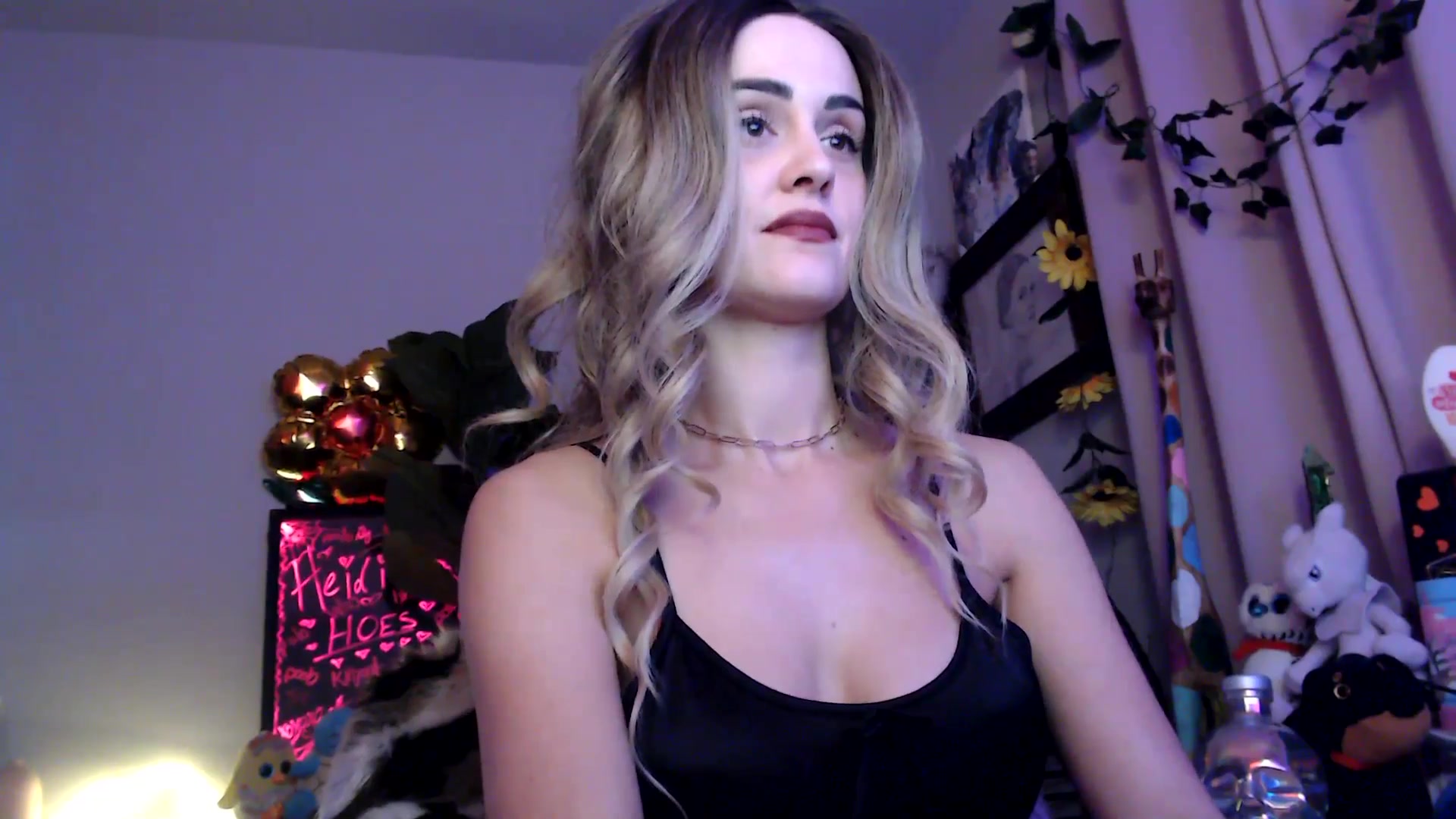 Gallery image thumbnail from HeidiKlumsy's myfreecams stream on, 11/23/2025, 06:18 image 16 of 20