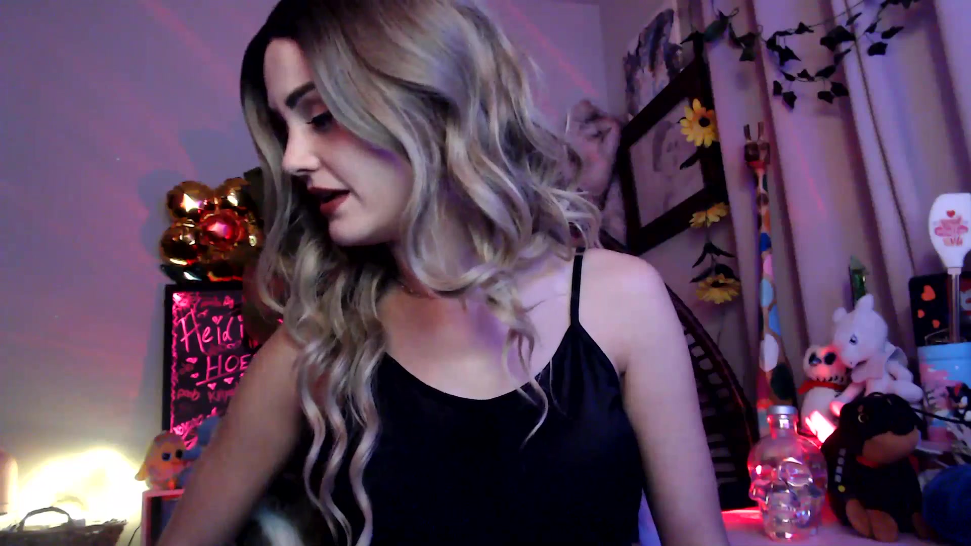 Gallery image thumbnail from HeidiKlumsy's myfreecams stream on, 11/23/2025, 06:18 image 20 of 20