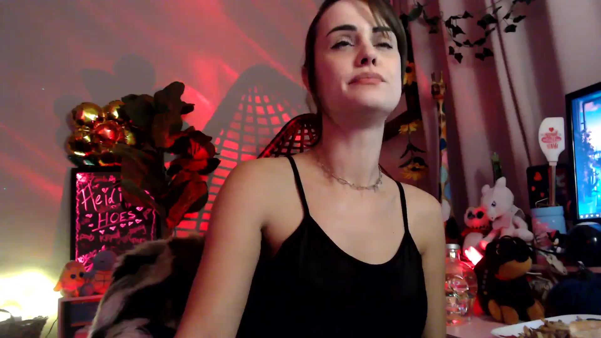 Gallery image thumbnail from HeidiKlumsy's myfreecams stream on, 11/23/2025, 06:56 image 4 of 20