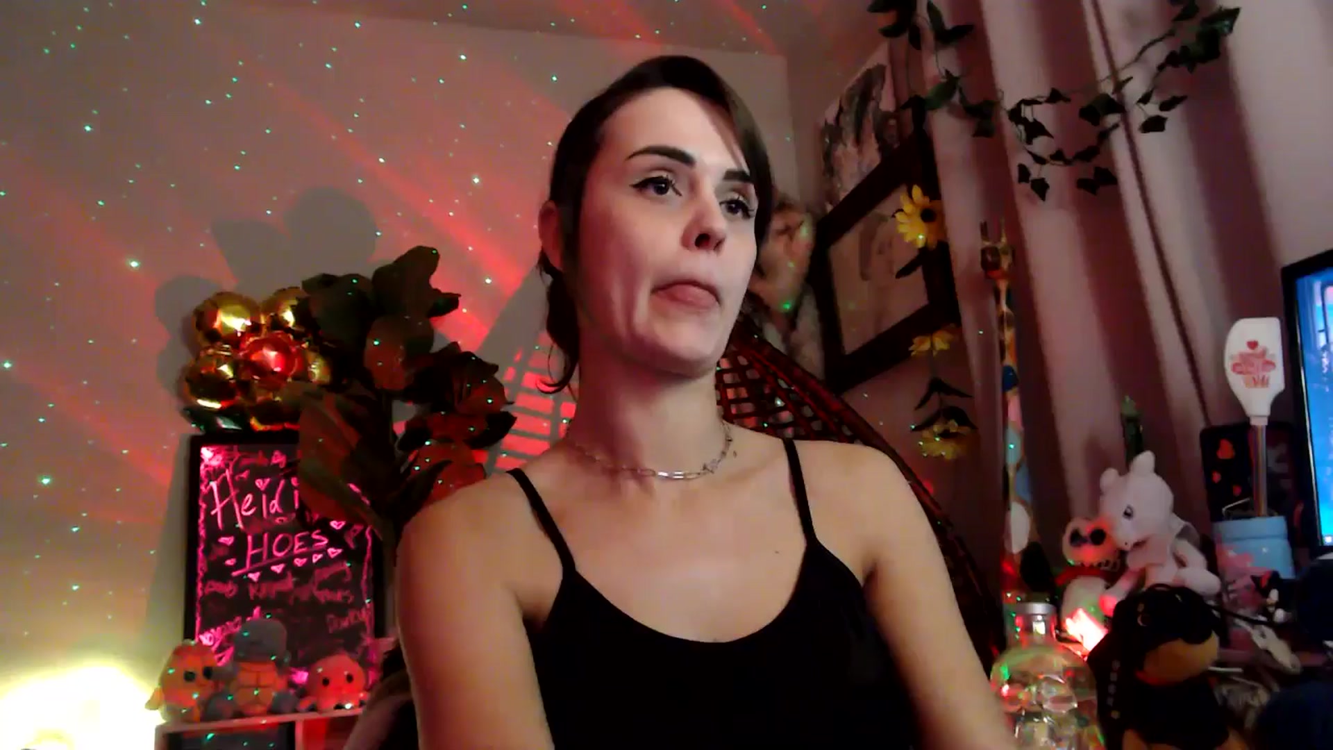 Gallery image thumbnail from HeidiKlumsy's myfreecams stream on, 11/23/2025, 06:56 image 9 of 20