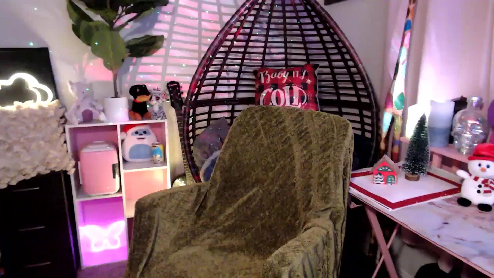 Gallery image thumbnail from HeidiKlumsy's myfreecams stream on, 11/28/2025, 03:30 image 16 of 20