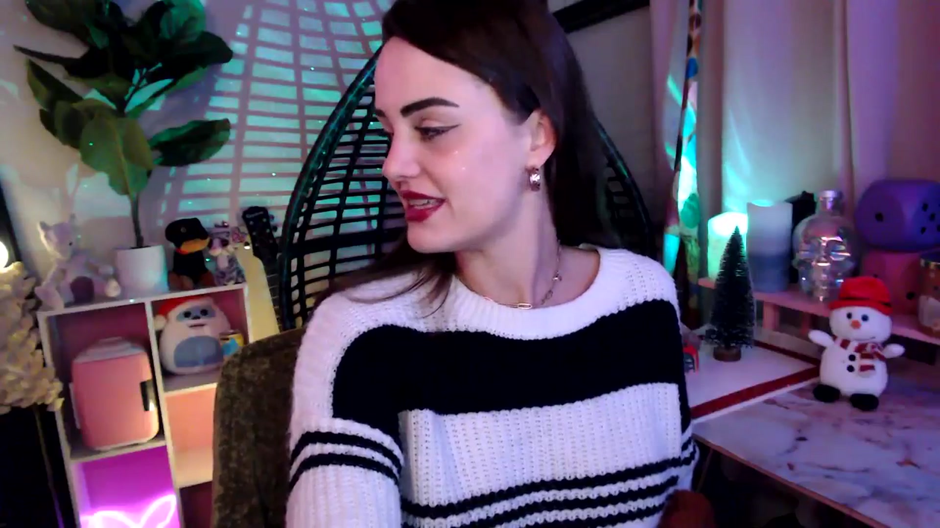 Gallery image thumbnail from HeidiKlumsy's myfreecams stream on, 11/28/2025, 03:30 image 10 of 20