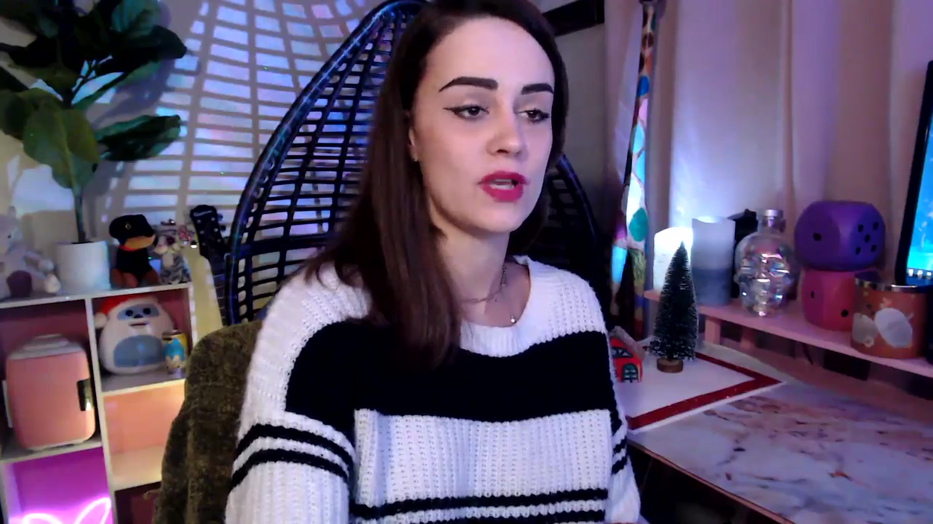 Gallery image thumbnail from HeidiKlumsy's myfreecams stream on, 11/28/2025, 03:30 image 6 of 20