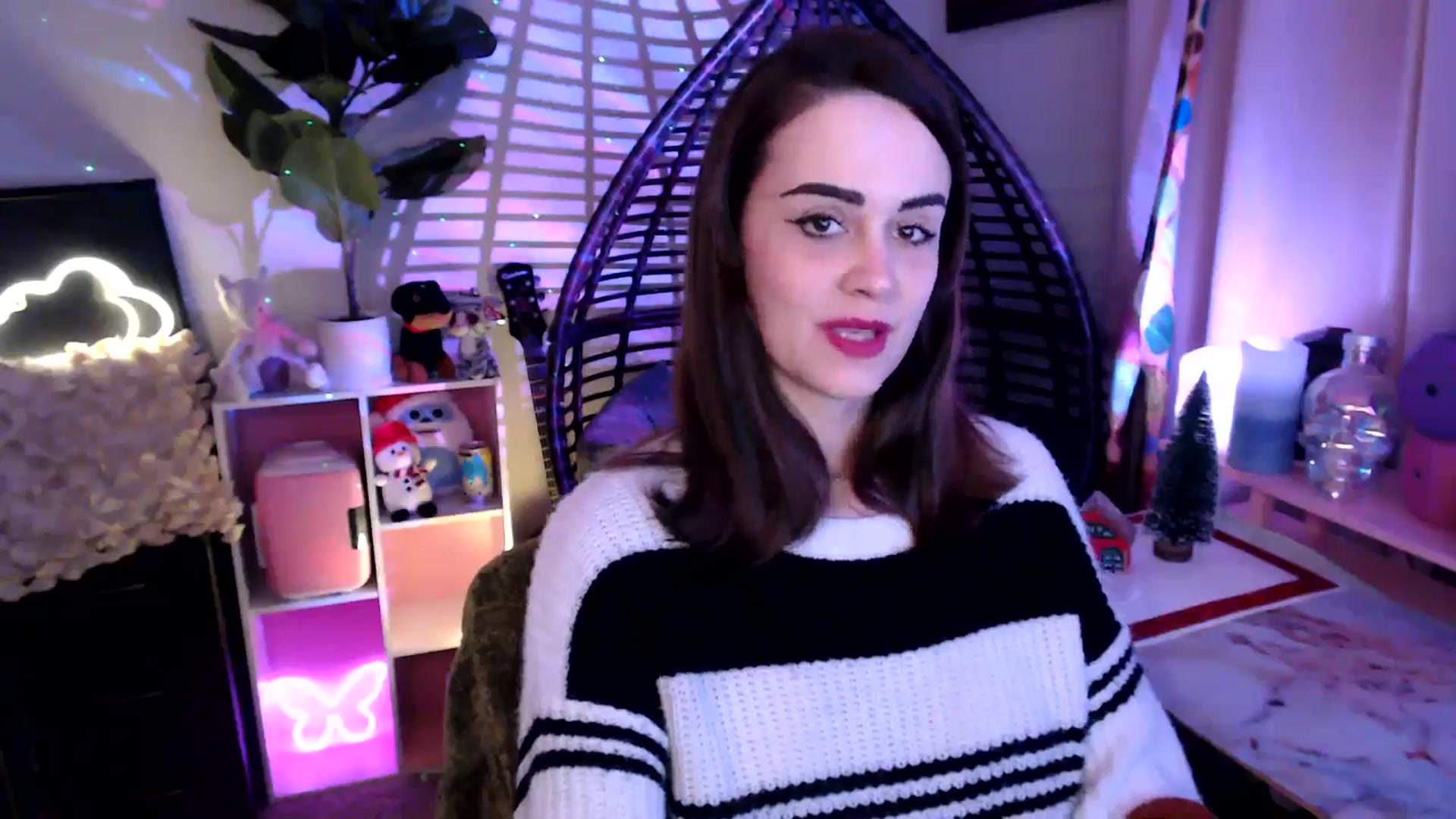 Gallery image thumbnail from HeidiKlumsy's myfreecams stream on, 11/28/2025, 03:30 image 4 of 20