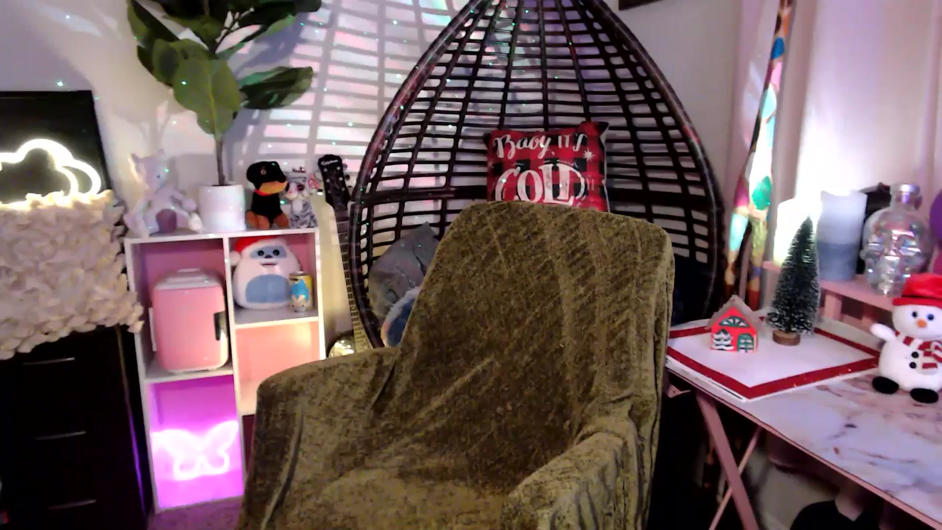 Gallery image thumbnail from HeidiKlumsy's myfreecams stream on, 11/28/2025, 03:30 image 17 of 20