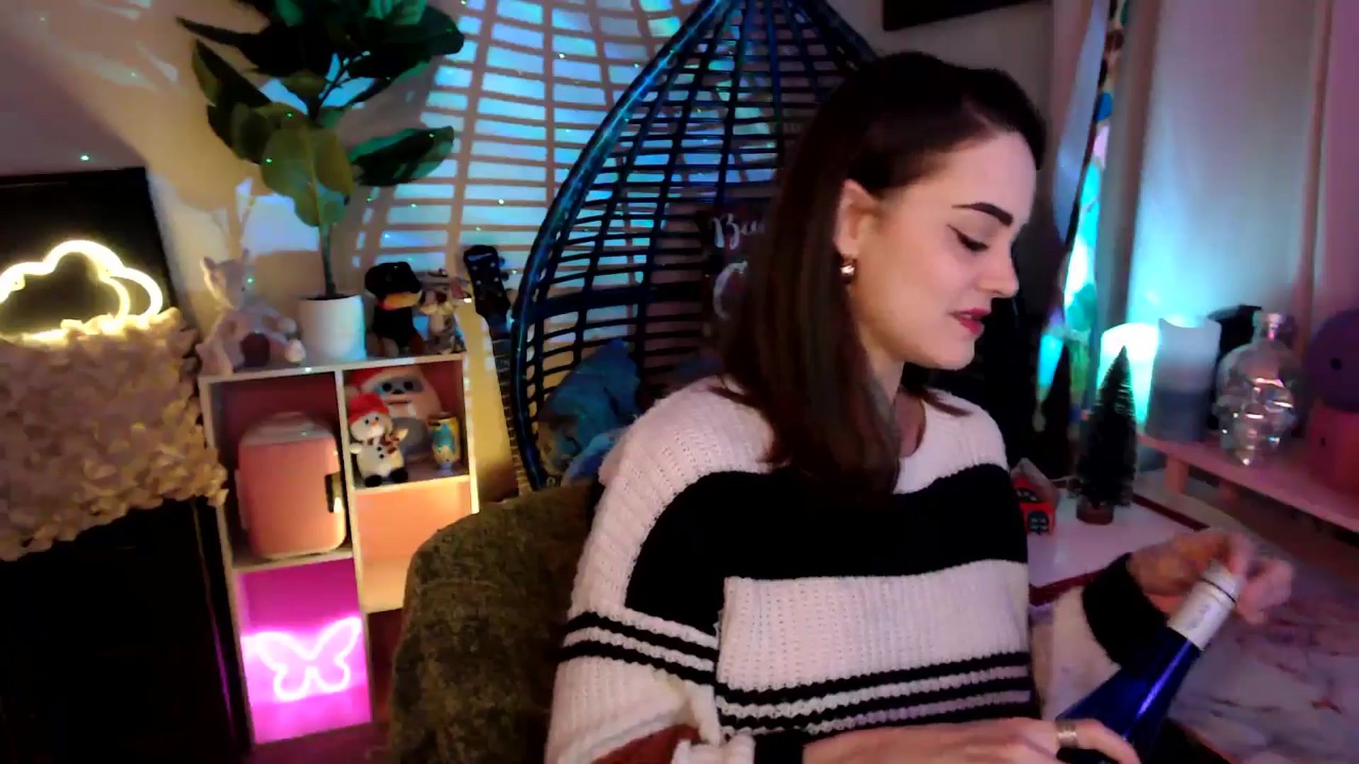 Gallery image thumbnail from HeidiKlumsy's myfreecams stream on, 11/28/2025, 03:30 image 5 of 20