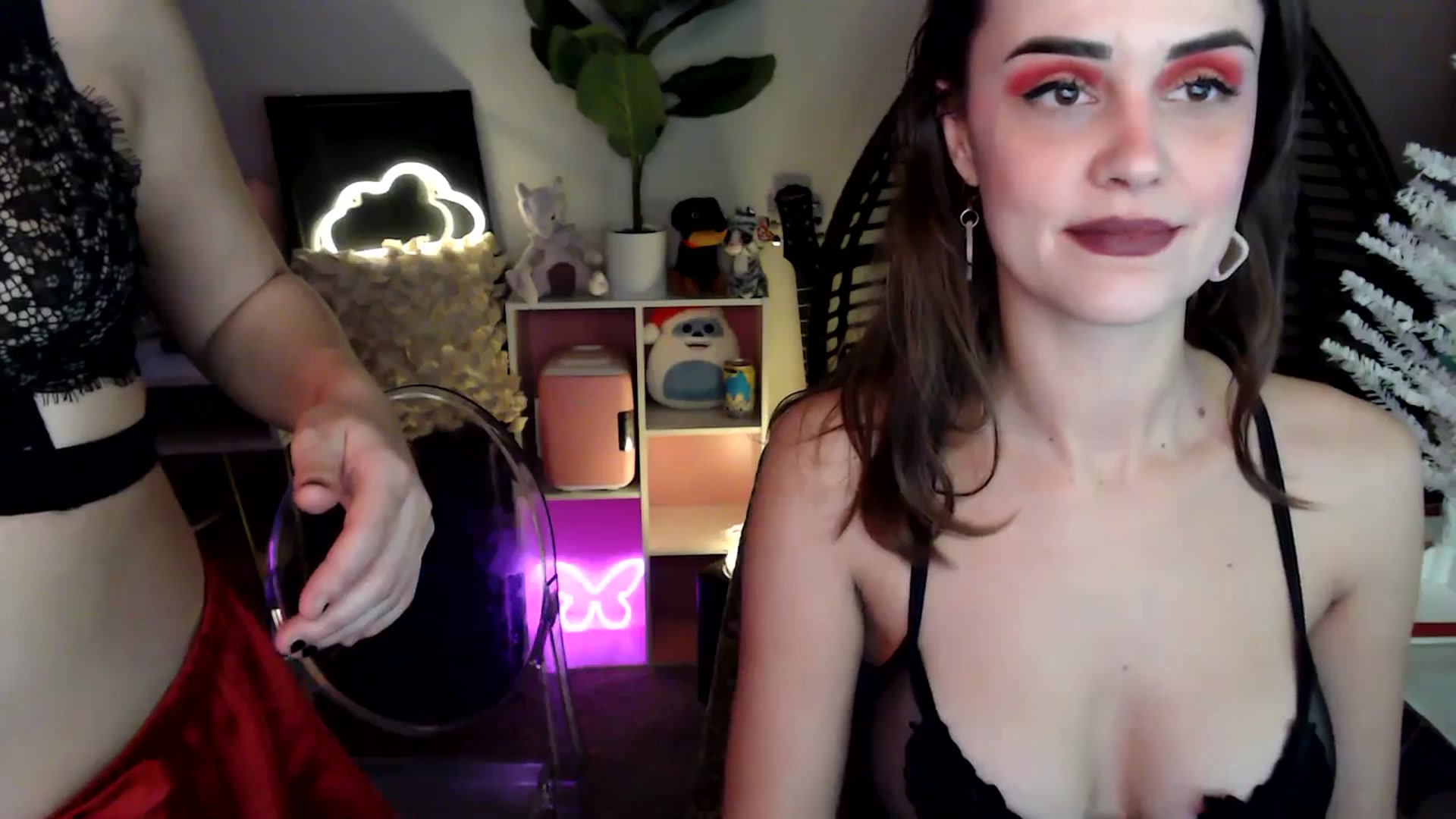 Gallery image thumbnail from HeidiKlumsy's myfreecams stream on, 12/10/2025, 05:17 image 13 of 20