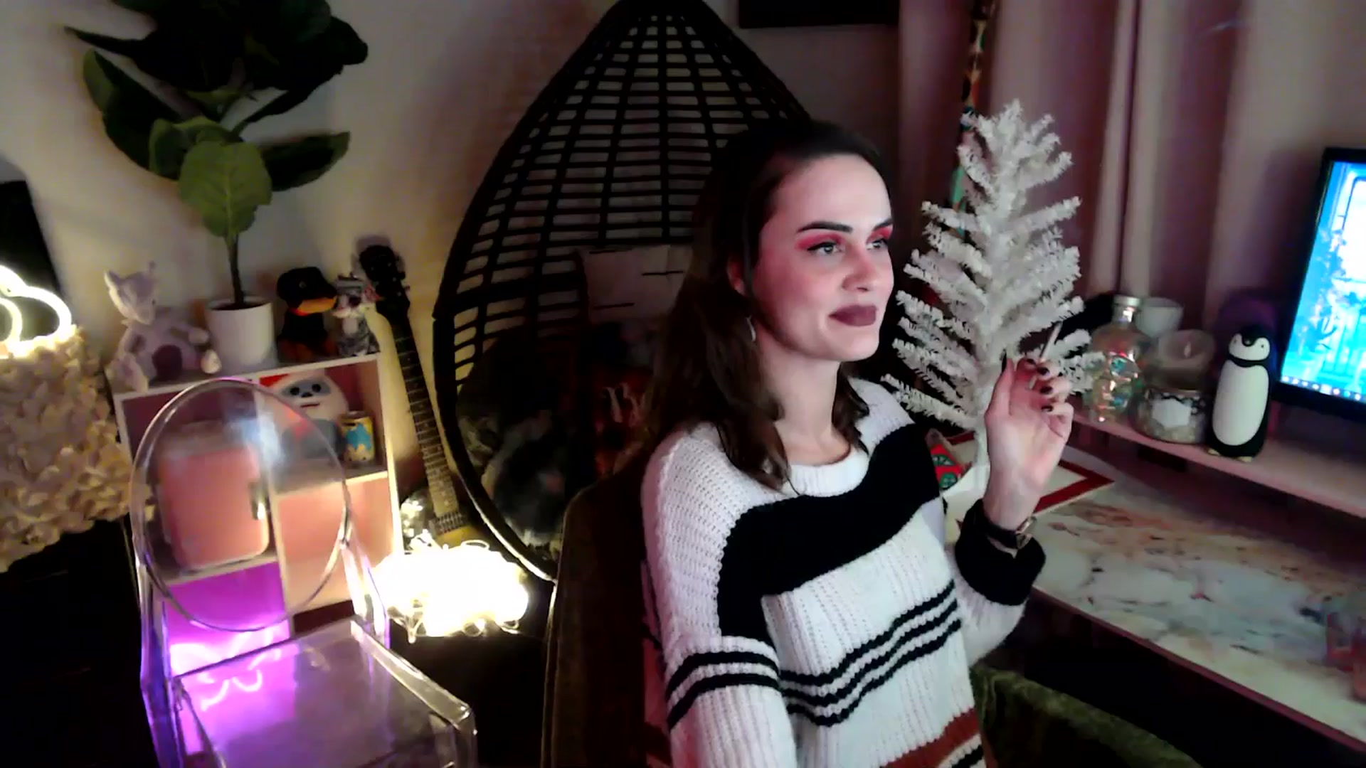 Gallery image thumbnail from HeidiKlumsy's myfreecams stream on, 12/10/2025, 05:17 image 1 of 20