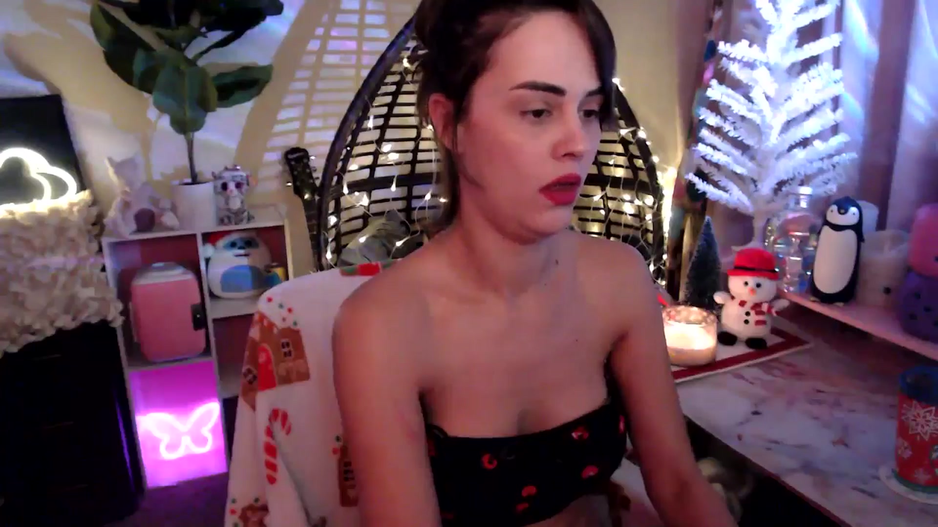 Gallery image thumbnail from HeidiKlumsy's myfreecams stream on, 12/16/2025, 02:07 image 6 of 20