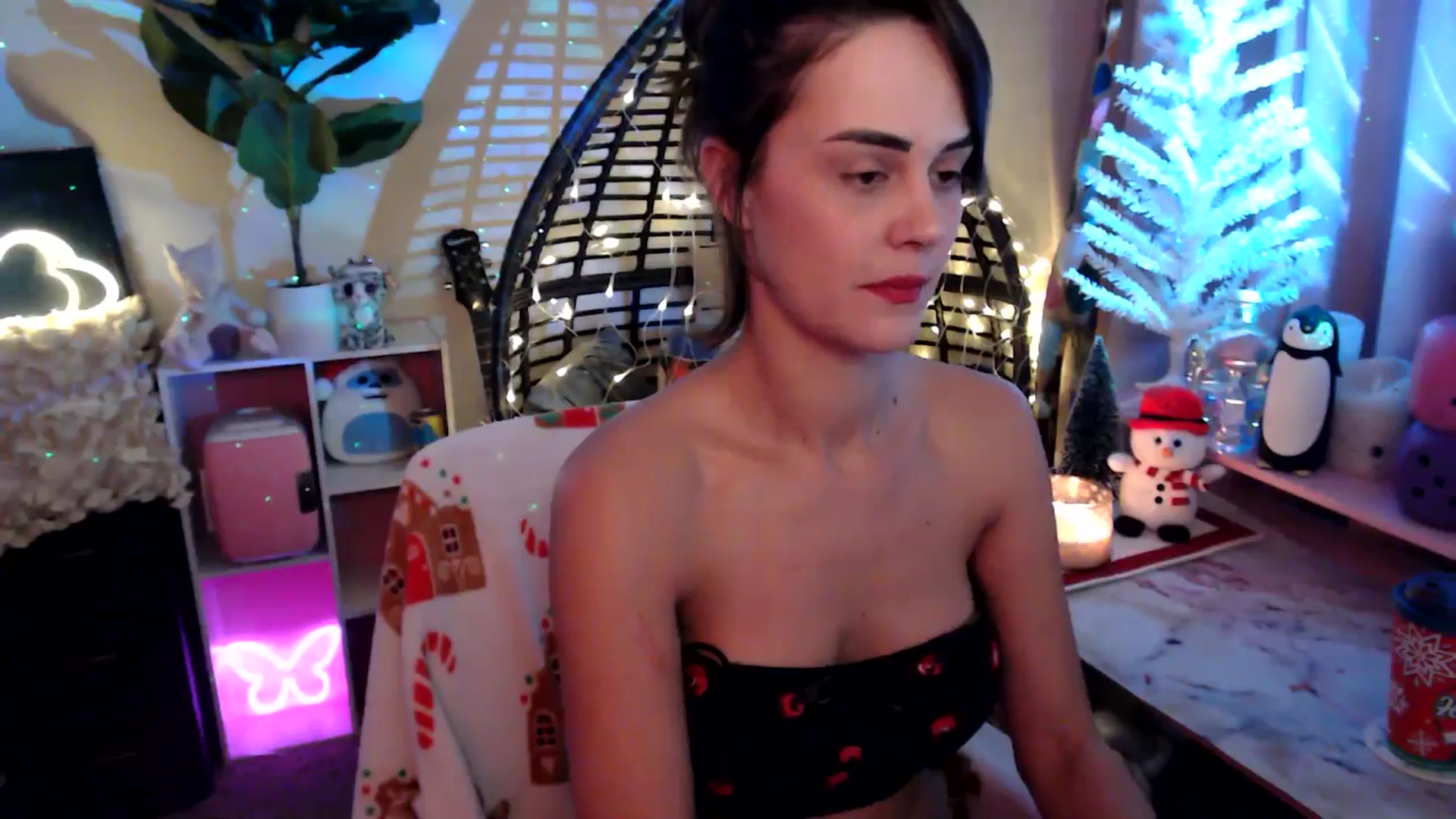Gallery image thumbnail from HeidiKlumsy's myfreecams stream on, 12/16/2025, 02:07 image 5 of 20