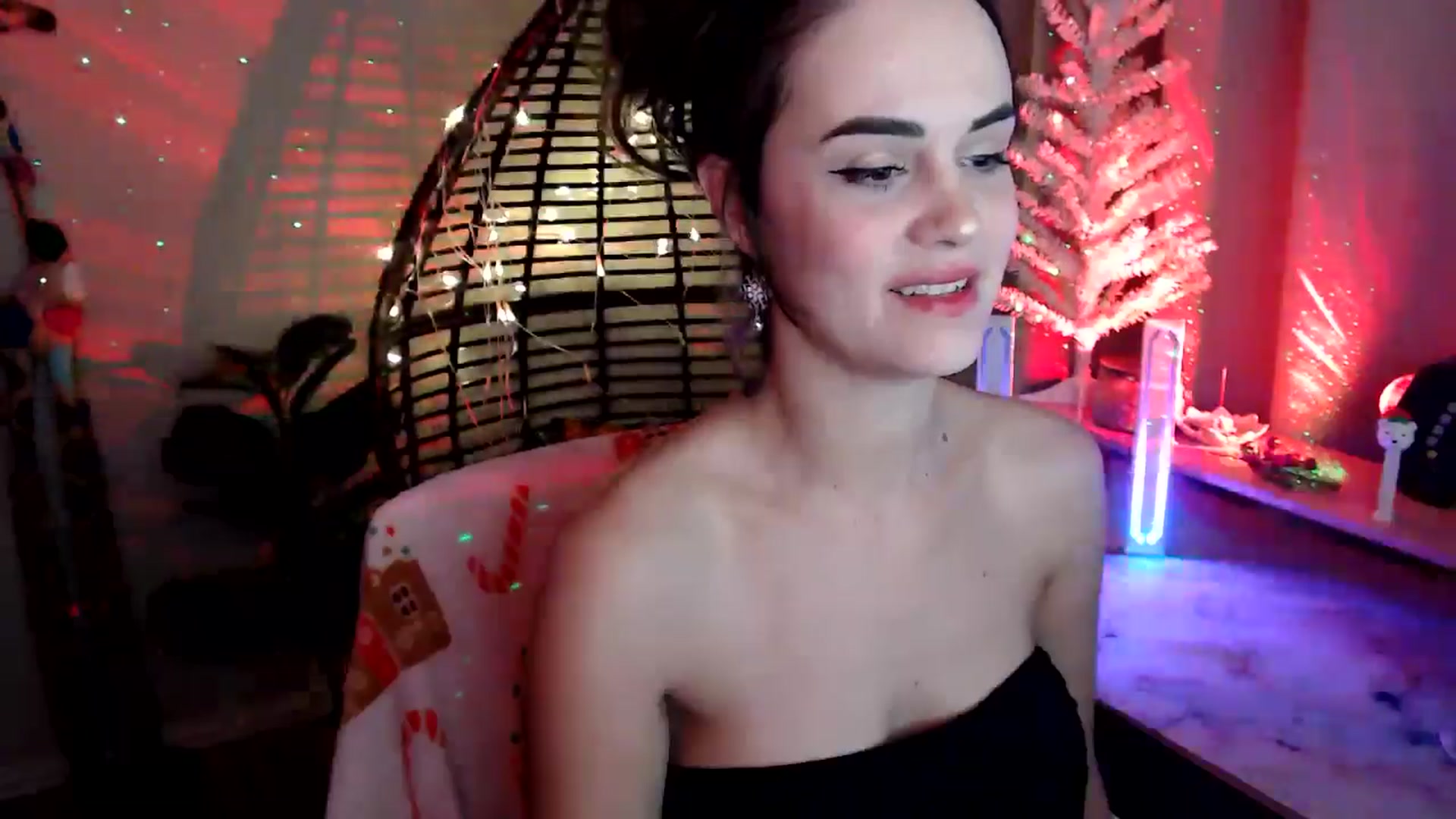 Gallery image thumbnail from HeidiKlumsy's myfreecams stream on, 12/21/2025, 08:20 image 9 of 20