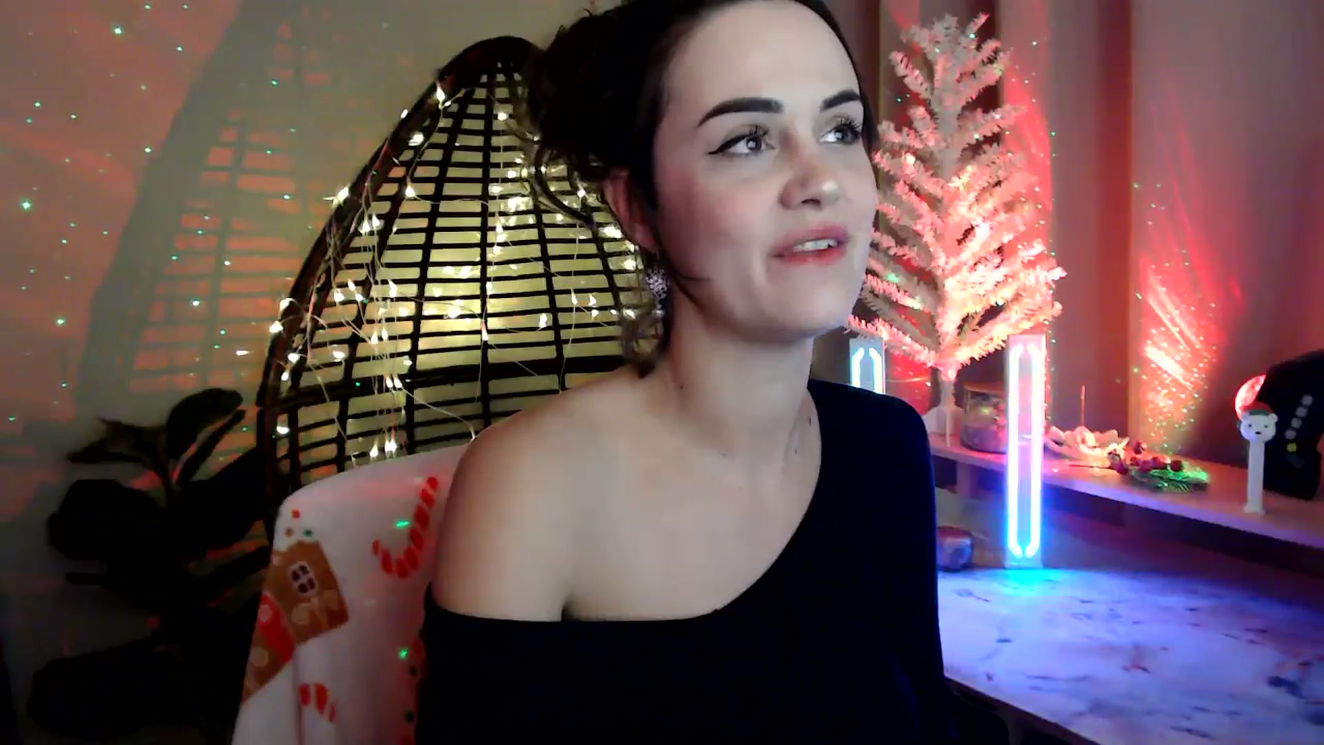 Gallery image thumbnail from HeidiKlumsy's myfreecams stream on, 12/21/2025, 08:20 image 12 of 20