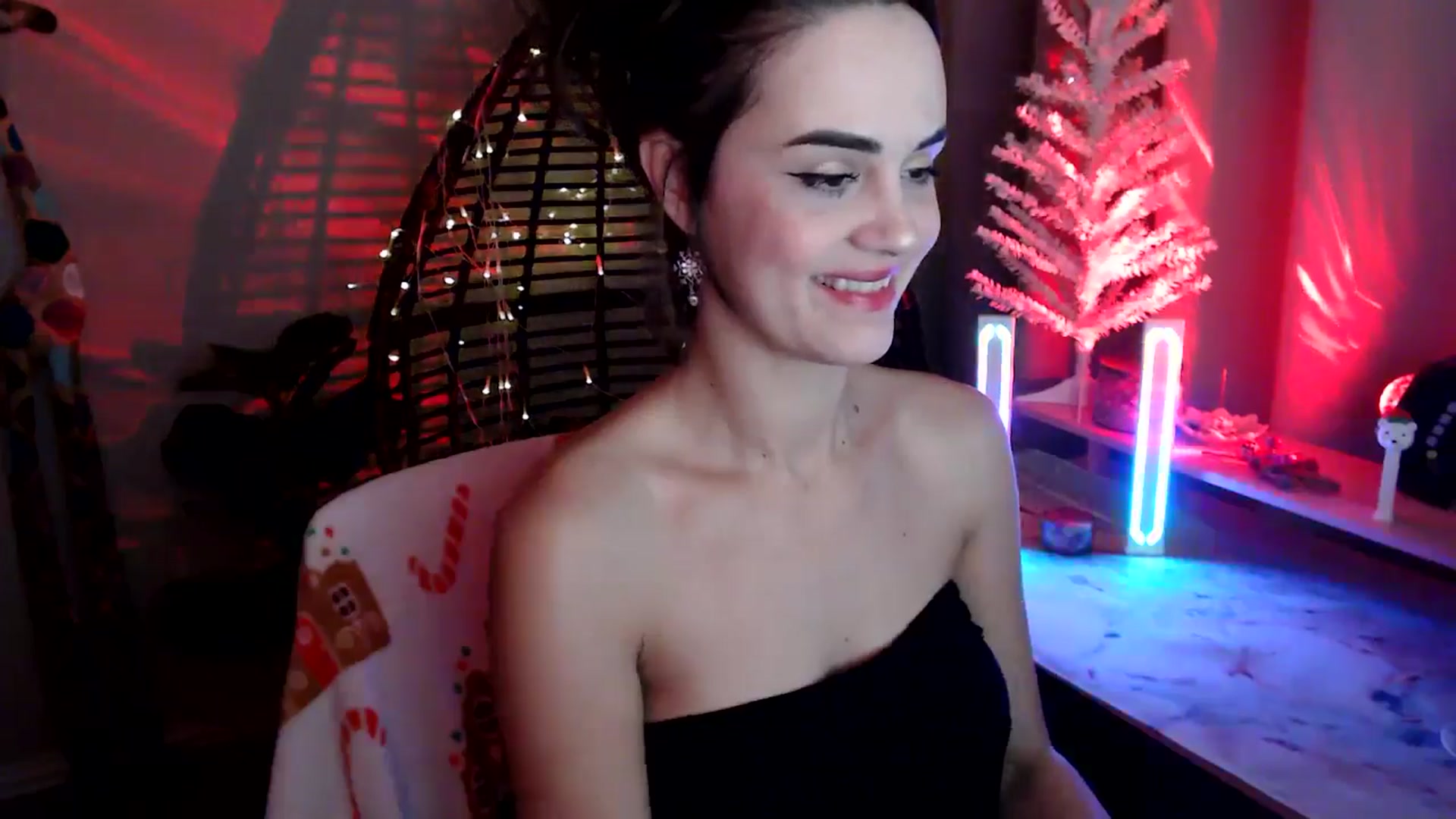 Gallery image thumbnail from HeidiKlumsy's myfreecams stream on, 12/21/2025, 08:20 image 8 of 20