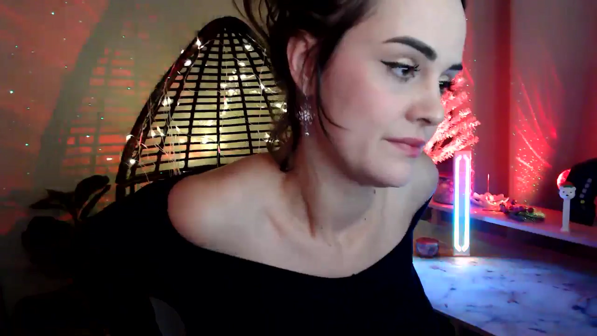 Gallery image thumbnail from HeidiKlumsy's myfreecams stream on, 12/21/2025, 08:20 image 13 of 20