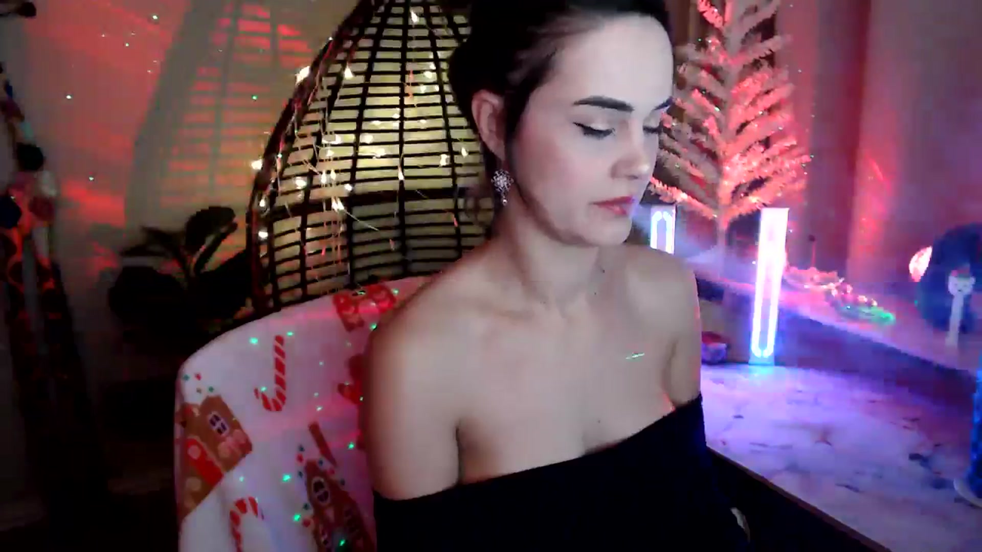 Gallery image thumbnail from HeidiKlumsy's myfreecams stream on, 12/21/2025, 08:20 image 4 of 20