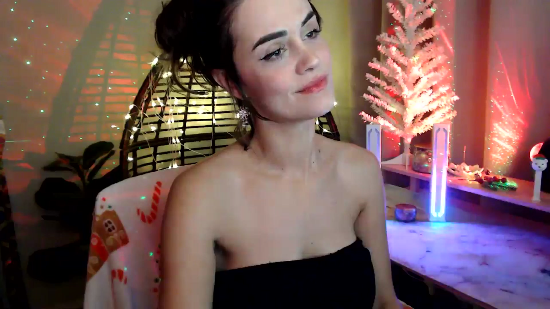 Gallery image thumbnail from HeidiKlumsy's myfreecams stream on, 12/21/2025, 08:20 image 16 of 20
