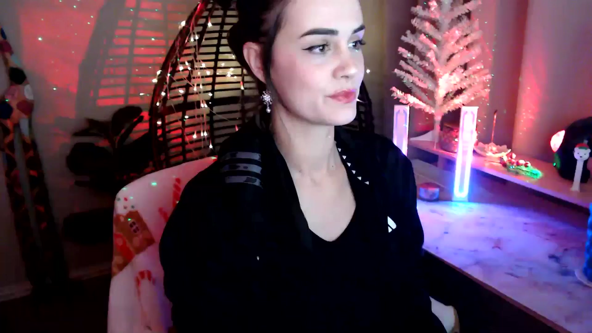 Gallery image thumbnail from HeidiKlumsy's myfreecams stream on, 12/21/2025, 08:20 image 1 of 20