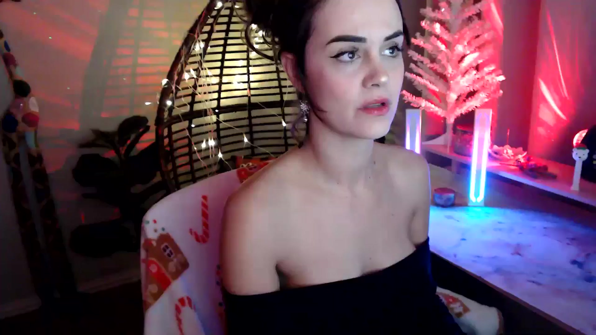 Gallery image thumbnail from HeidiKlumsy's myfreecams stream on, 12/21/2025, 08:20 image 7 of 20