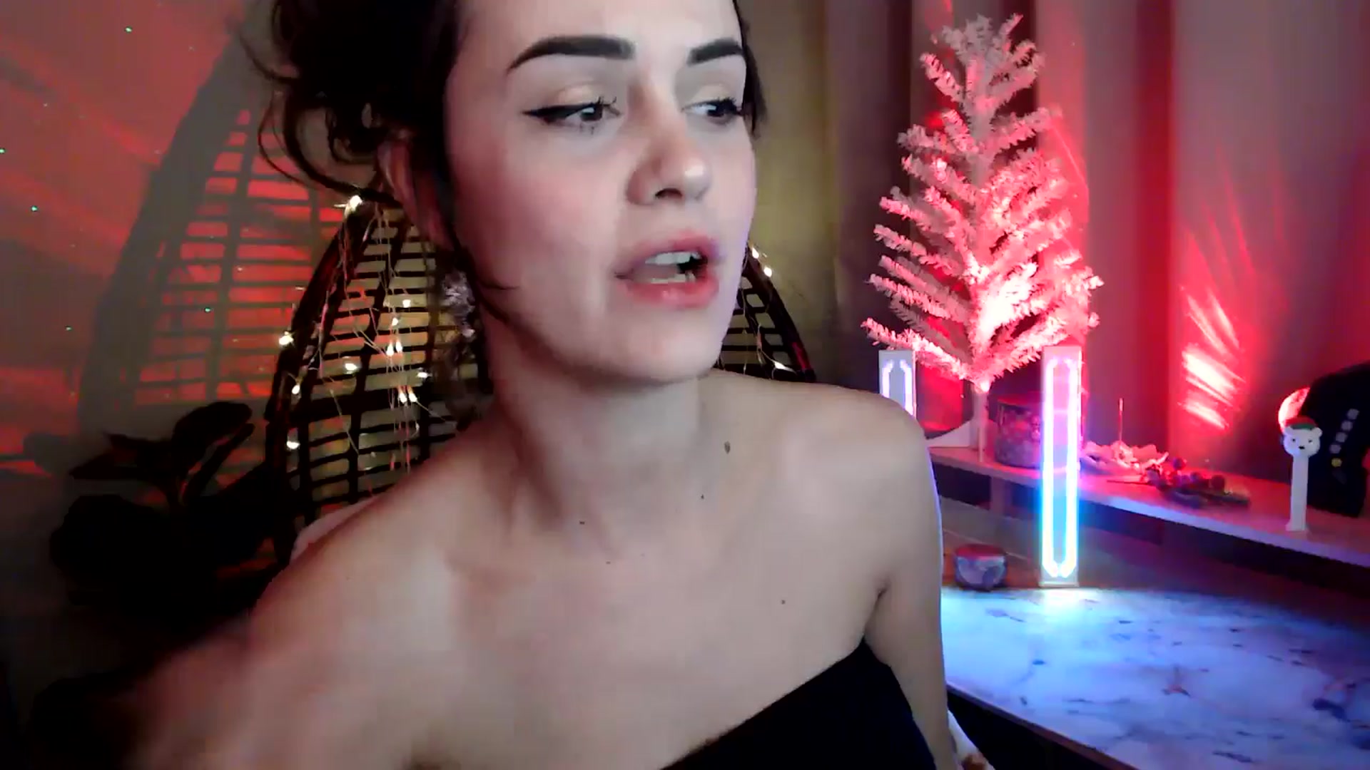 Gallery image thumbnail from HeidiKlumsy's myfreecams stream on, 12/21/2025, 08:20 image 14 of 20