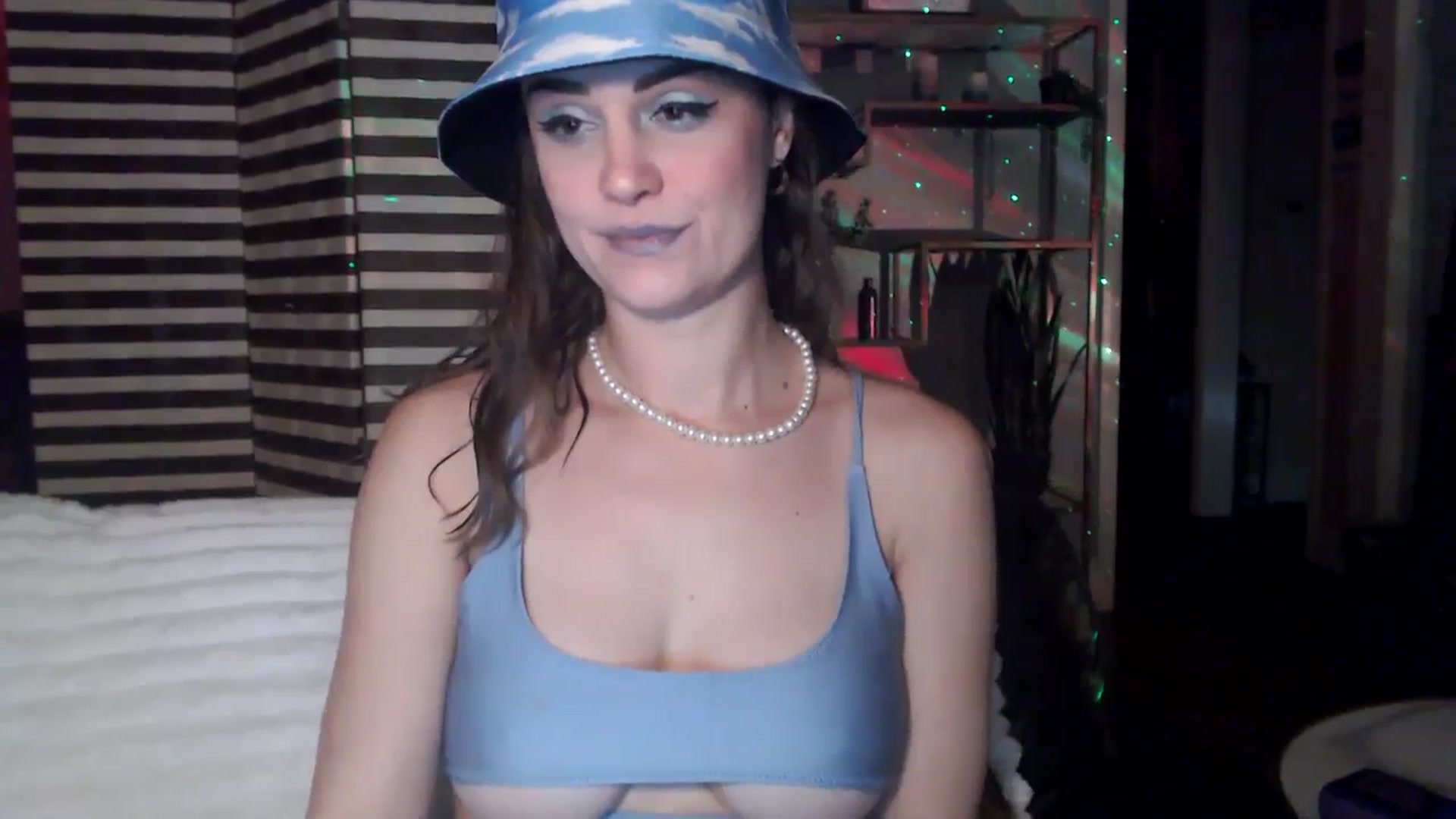 Gallery image thumbnail from HeidiKlumsy's myfreecams stream on, 01/22/2026, 04:32 image 12 of 20