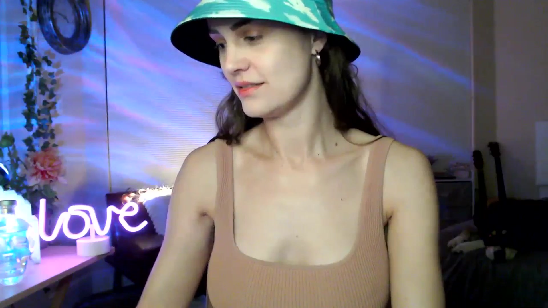 Gallery image thumbnail from HeidiKlumsy's myfreecams stream on, 03/09/2026, 05:01 image 14 of 20