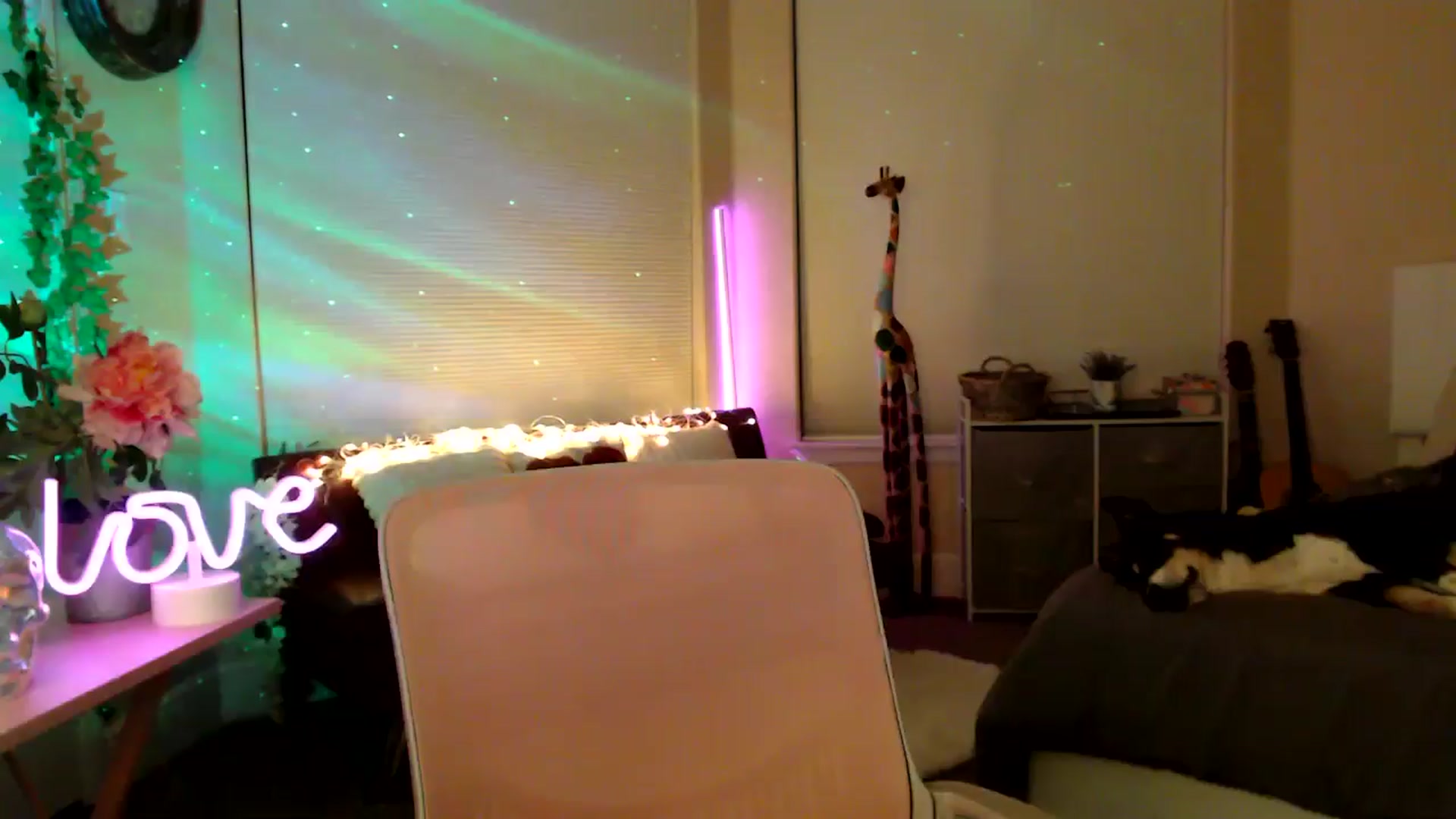 Gallery image thumbnail from HeidiKlumsy's myfreecams stream on, 03/10/2026, 02:48 image 4 of 20