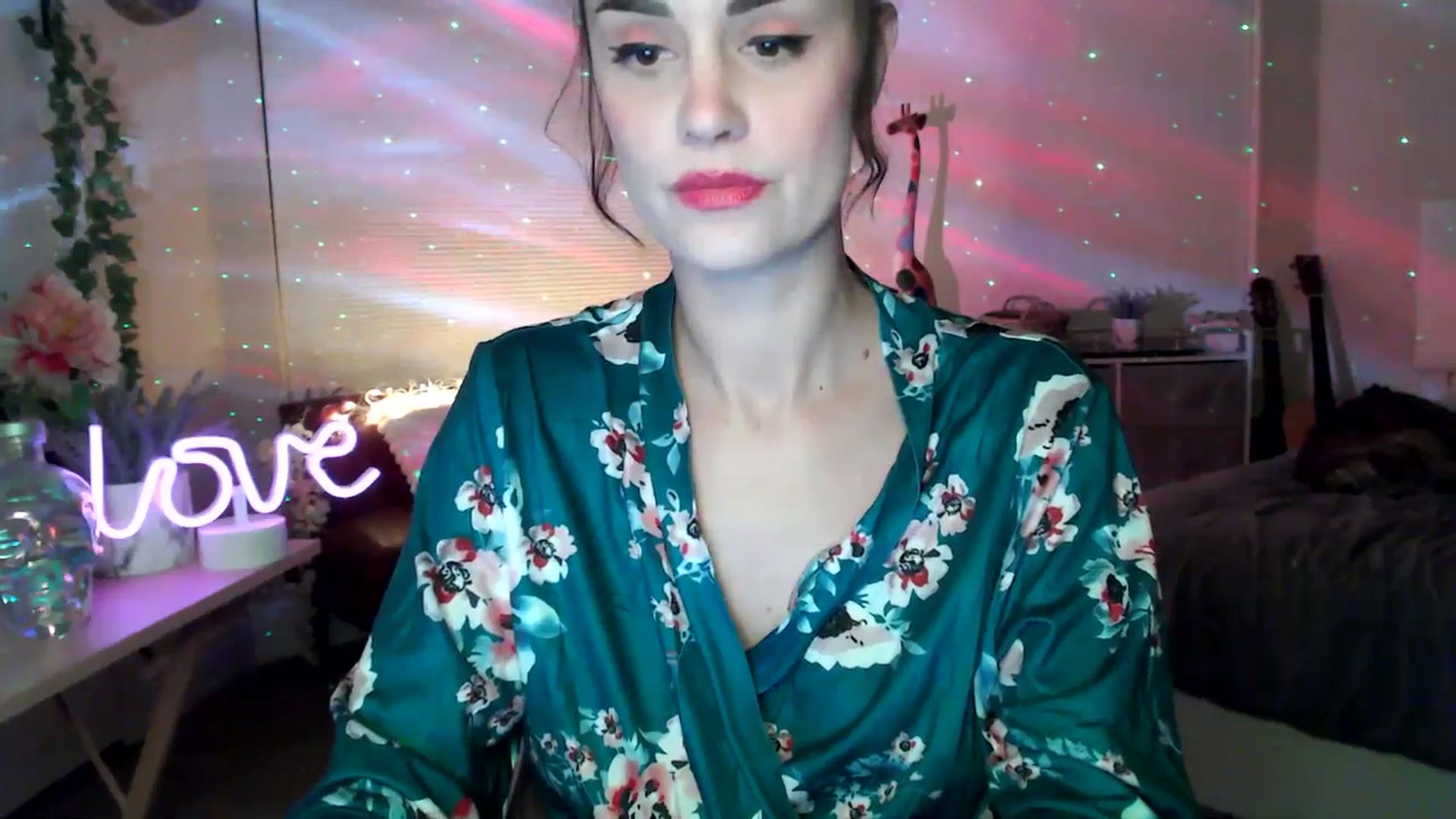 Gallery image thumbnail from HeidiKlumsy's myfreecams stream on, 03/11/2026, 04:48 image 16 of 20