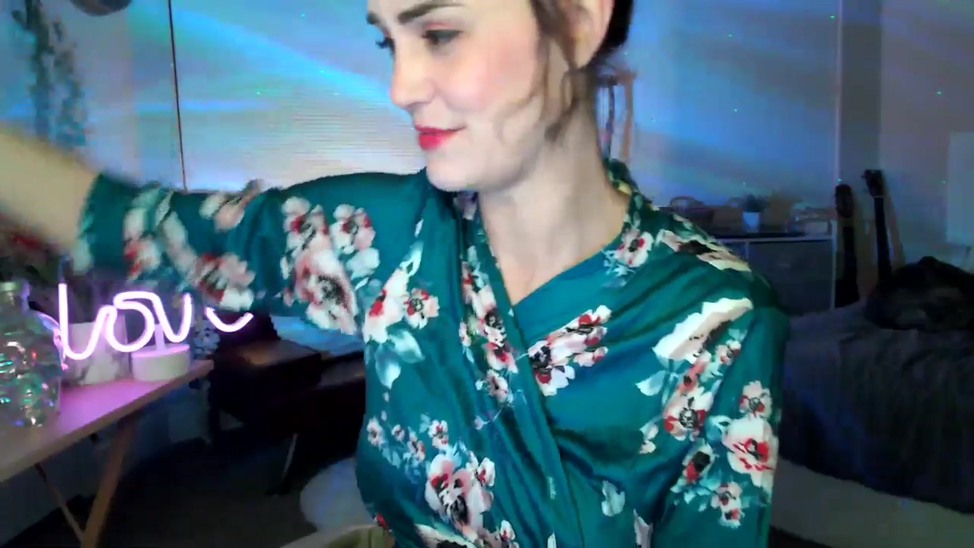 Gallery image thumbnail from HeidiKlumsy's myfreecams stream on, 03/11/2026, 04:48 image 13 of 20