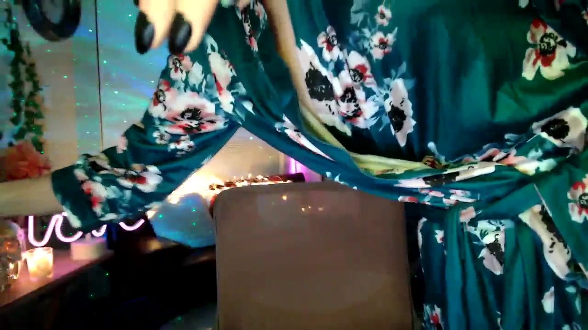 Gallery image thumbnail from HeidiKlumsy's myfreecams stream on, 03/14/2026, 04:10 image 13 of 20