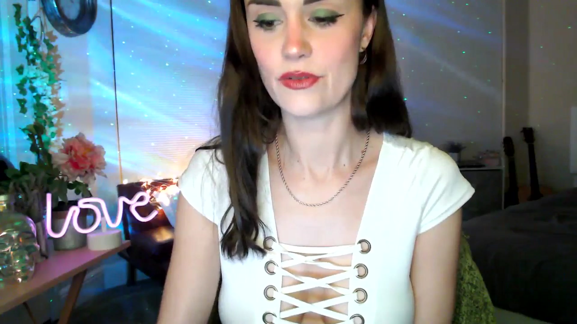Gallery image thumbnail from HeidiKlumsy's myfreecams stream on, 03/18/2026, 04:15 image 13 of 20