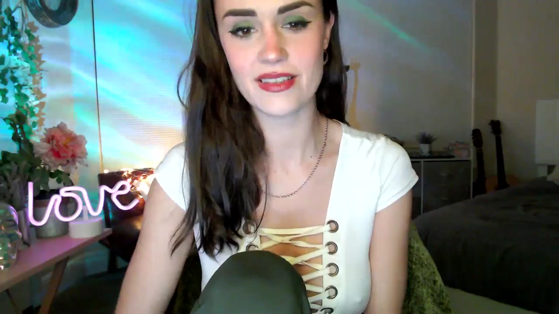 Gallery image thumbnail from HeidiKlumsy's myfreecams stream on, 03/18/2026, 04:15 image 15 of 20