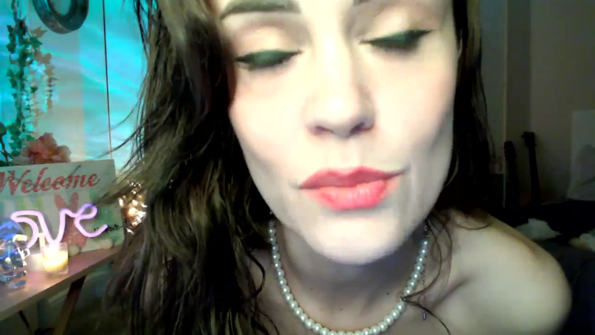 Gallery image thumbnail from HeidiKlumsy's myfreecams stream on, 03/25/2026, 04:39 image 5 of 20
