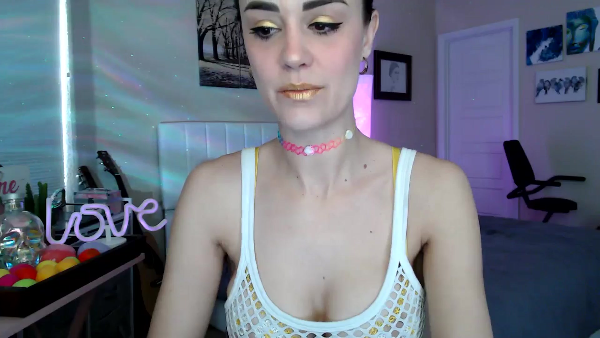 Gallery image thumbnail from HeidiKlumsy's myfreecams stream on, 04/02/2026, 22:15 image 5 of 20