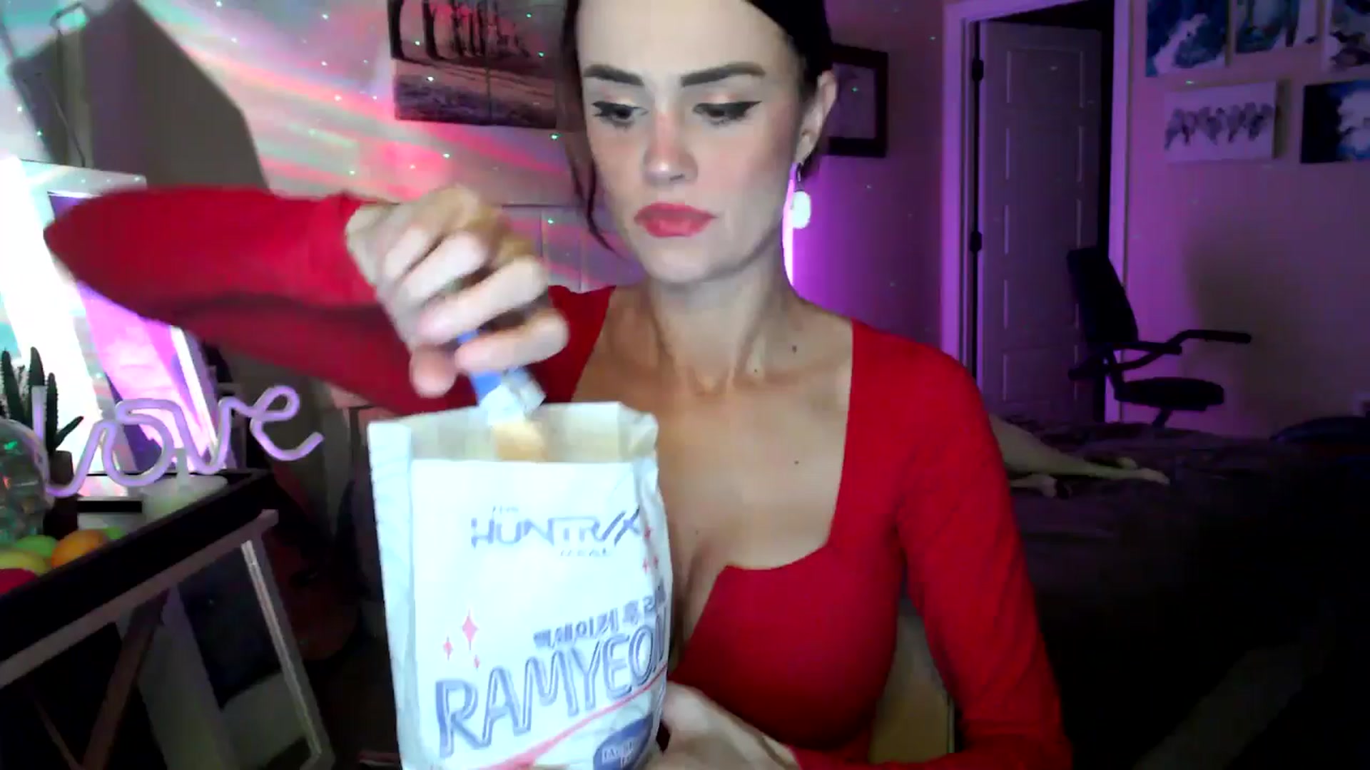 Gallery image thumbnail from HeidiKlumsy's myfreecams stream on, 04/04/2026, 06:19 image 1 of 20