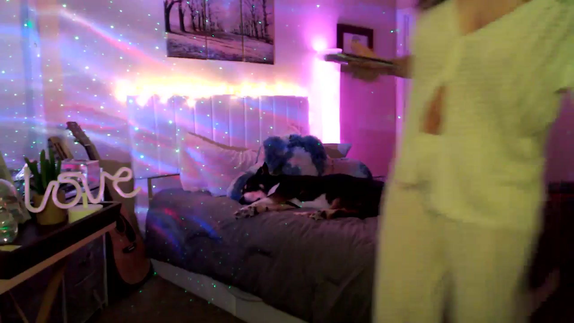 Gallery image thumbnail from HeidiKlumsy's myfreecams stream on, 04/07/2026, 02:43 image 8 of 20