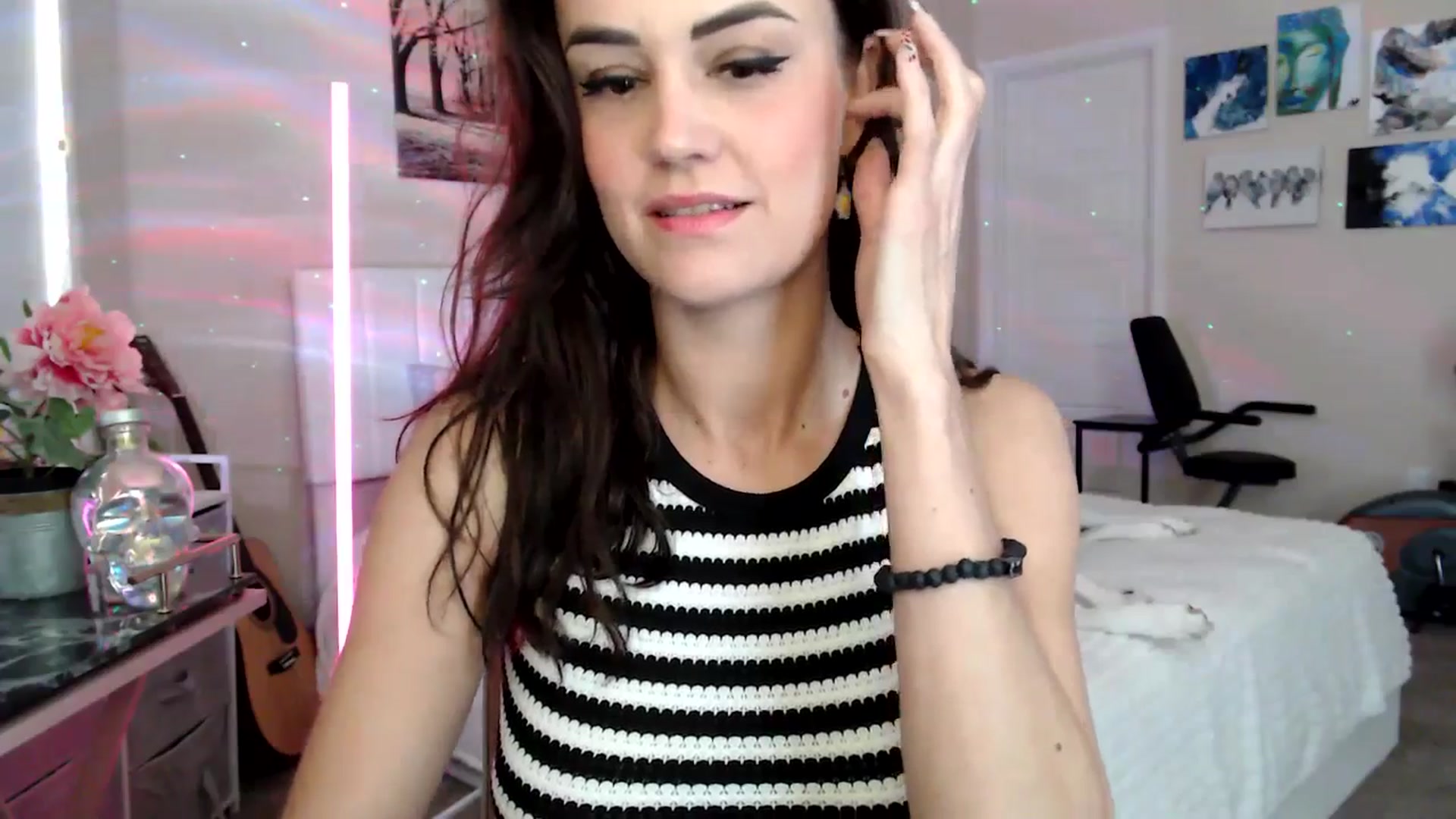 Gallery image thumbnail from HeidiKlumsy's myfreecams stream on, 04/13/2026, 21:39 image 4 of 20