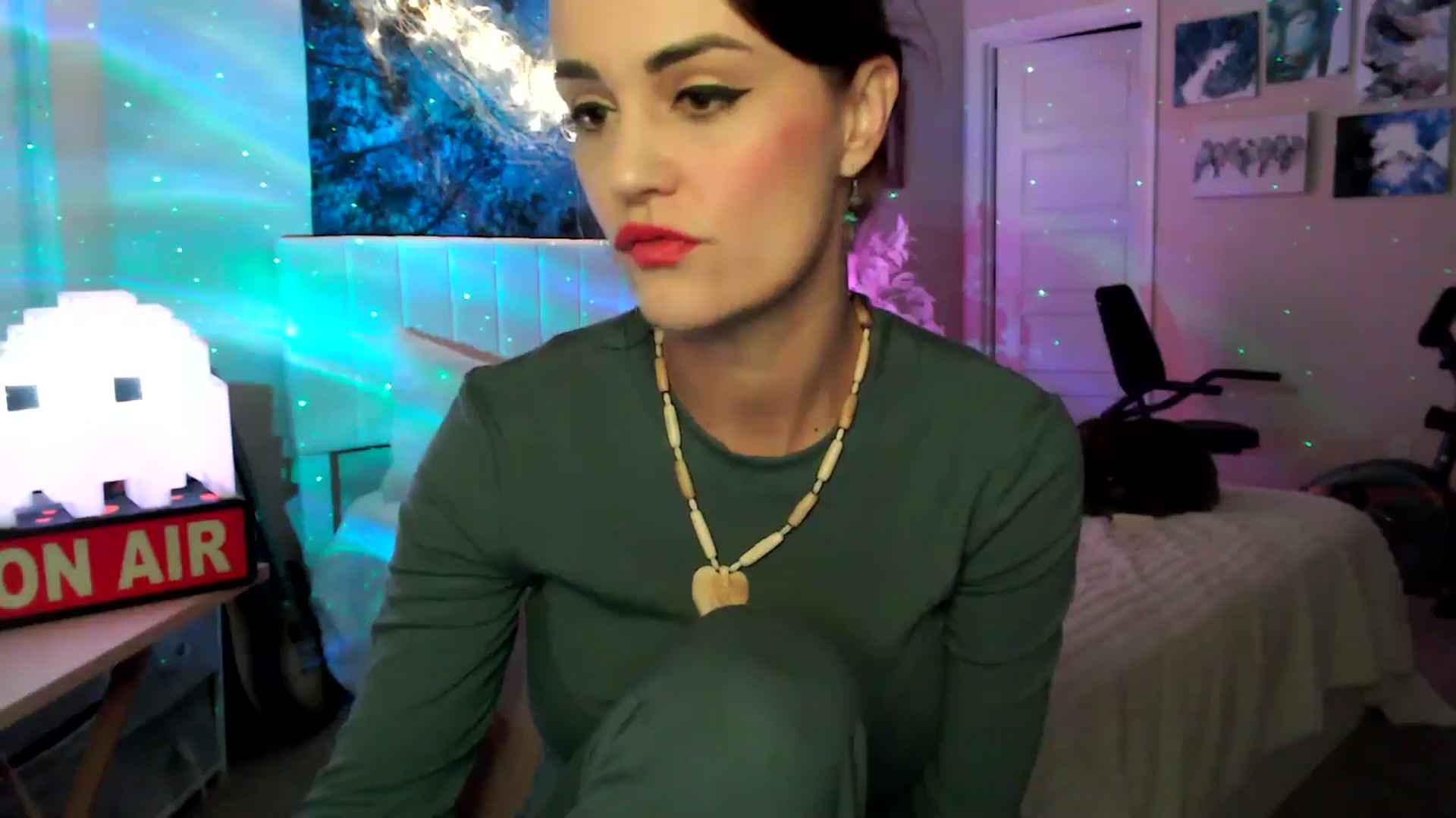 Gallery image thumbnail from HeidiKlumsy's myfreecams stream on, 04/24/2026, 02:59 image 4 of 20