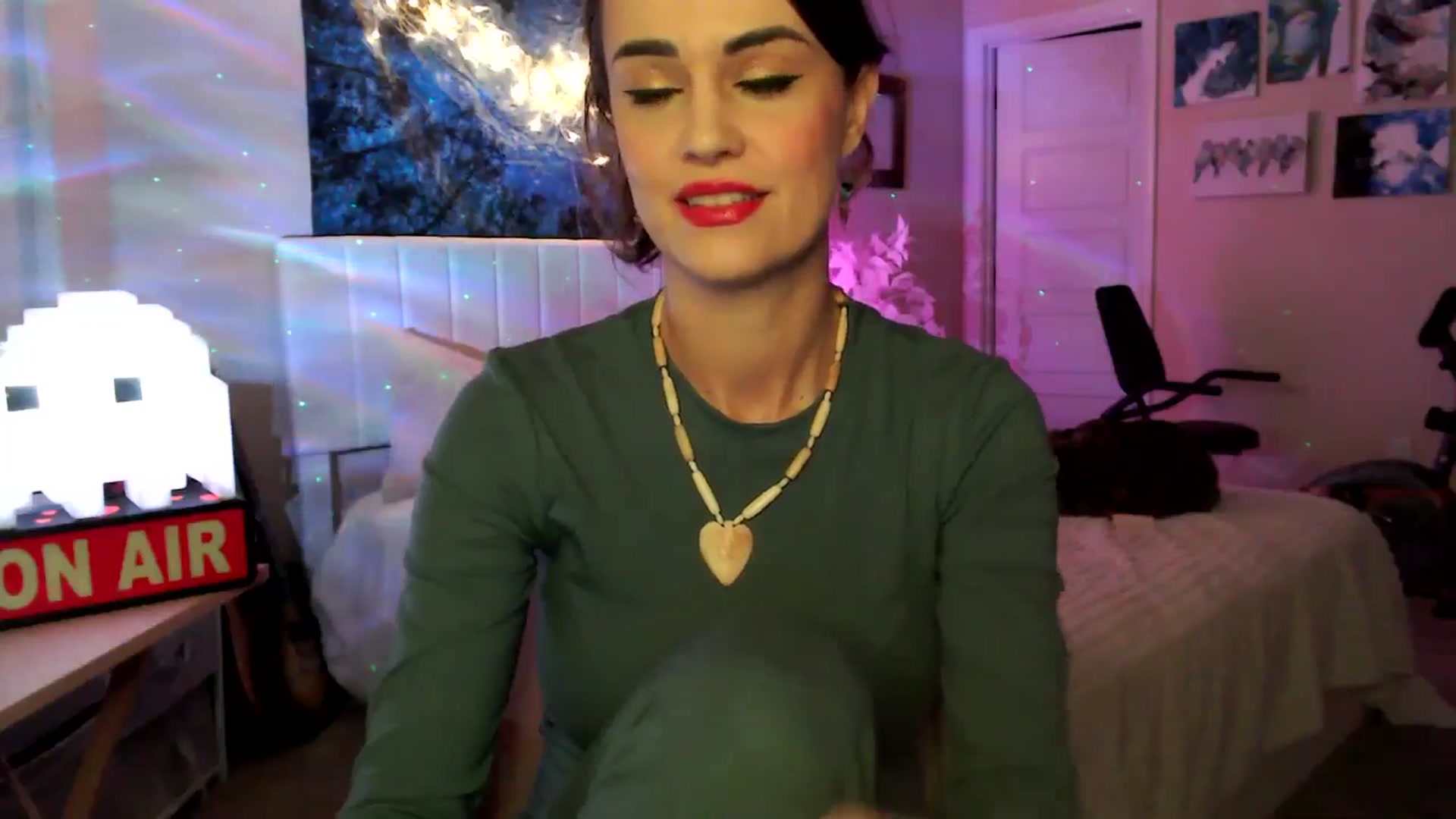 Gallery image thumbnail from HeidiKlumsy's myfreecams stream on, 04/24/2026, 02:59 image 5 of 20
