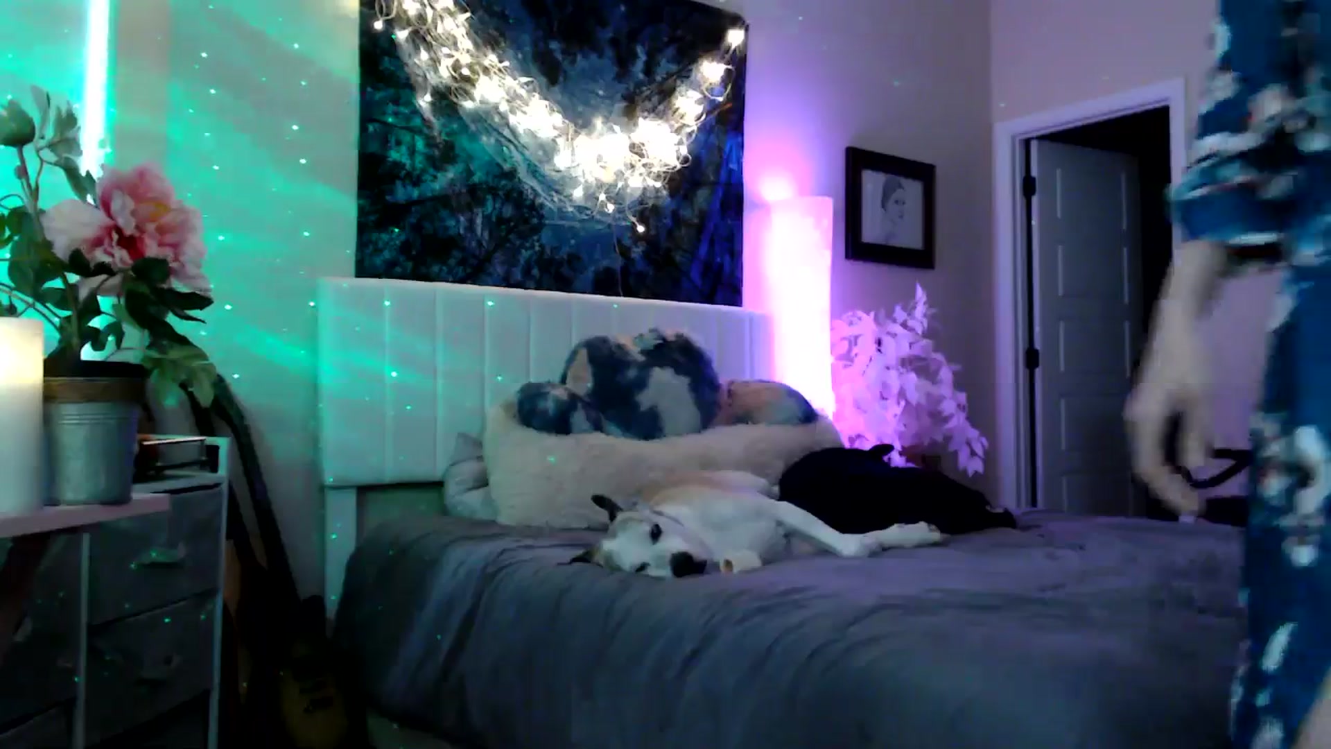 Gallery image thumbnail from HeidiKlumsy's myfreecams stream on, 05/04/2026, 22:16 image 16 of 20
