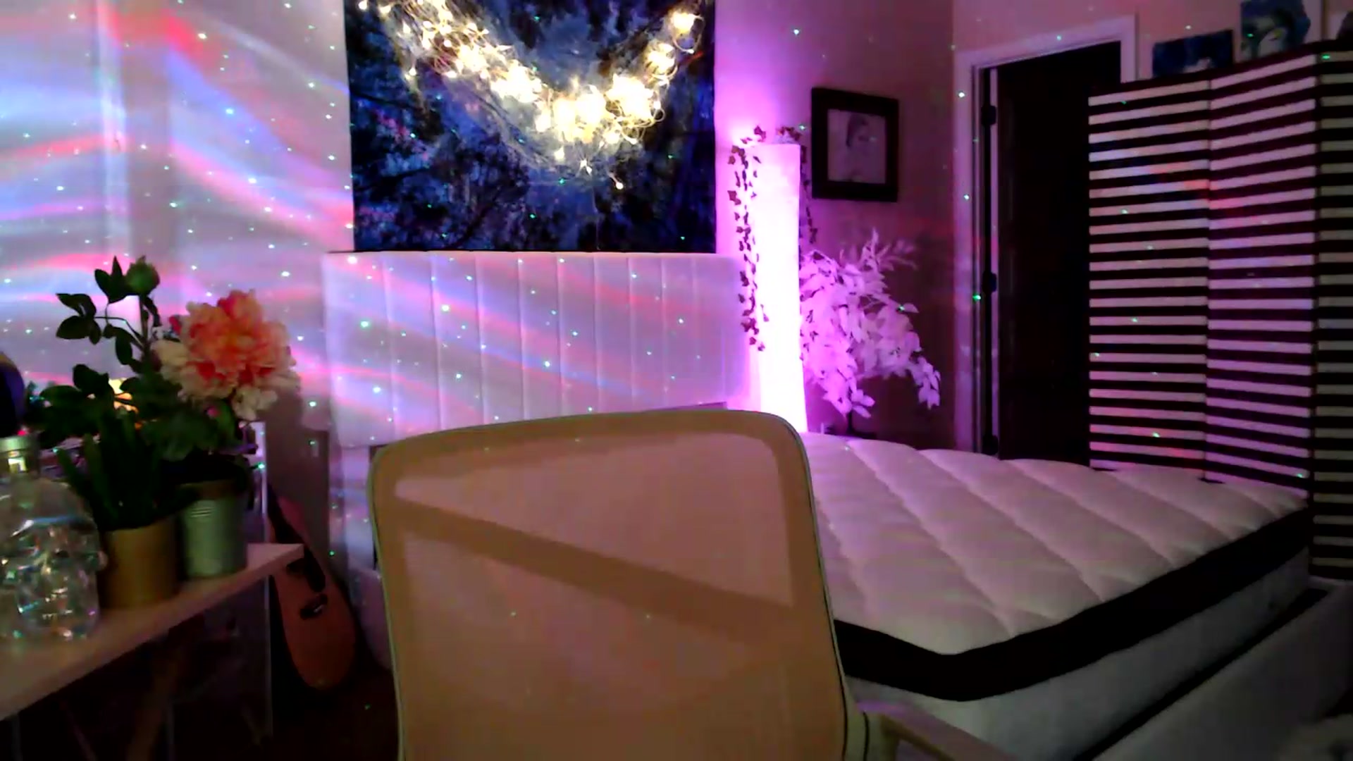 Gallery image thumbnail from HeidiKlumsy's myfreecams stream on, 05/16/2026, 24:15 image 13 of 20