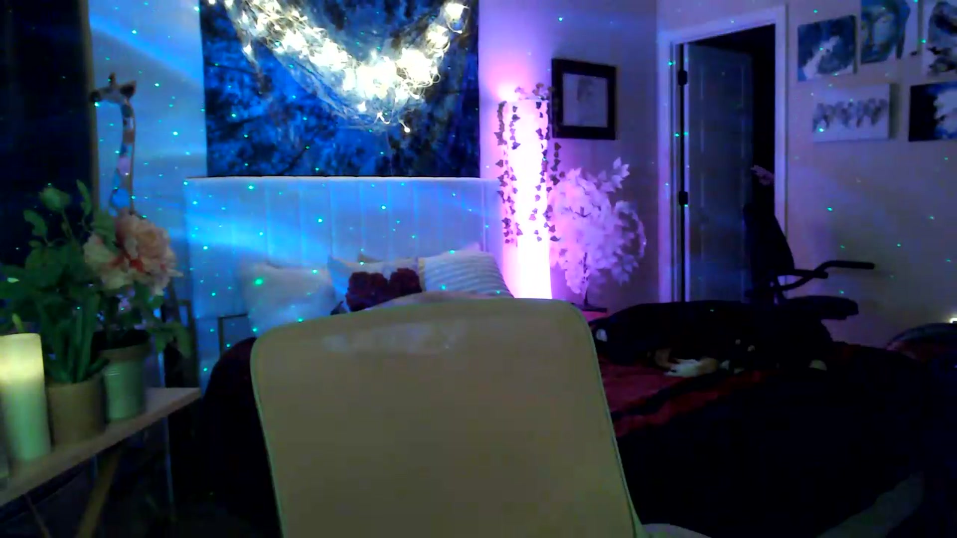Gallery image thumbnail from HeidiKlumsy's myfreecams stream on, 06/04/2026, 06:43 image 6 of 20