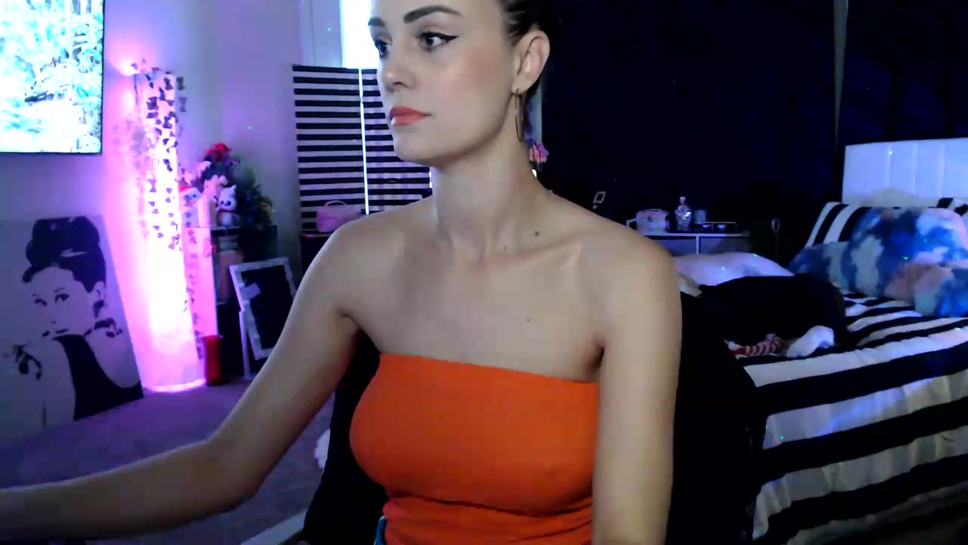 Gallery image thumbnail from HeidiKlumsy's myfreecams stream on, 06/15/2026, 23:19 image 3 of 20
