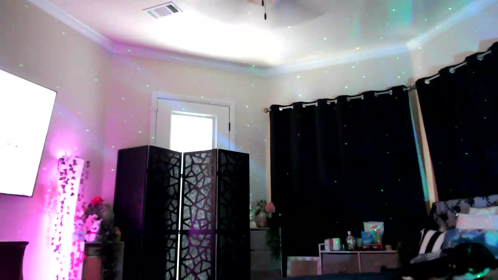 Gallery image thumbnail from HeidiKlumsy's myfreecams stream on, 06/18/2026, 23:43 image 17 of 20
