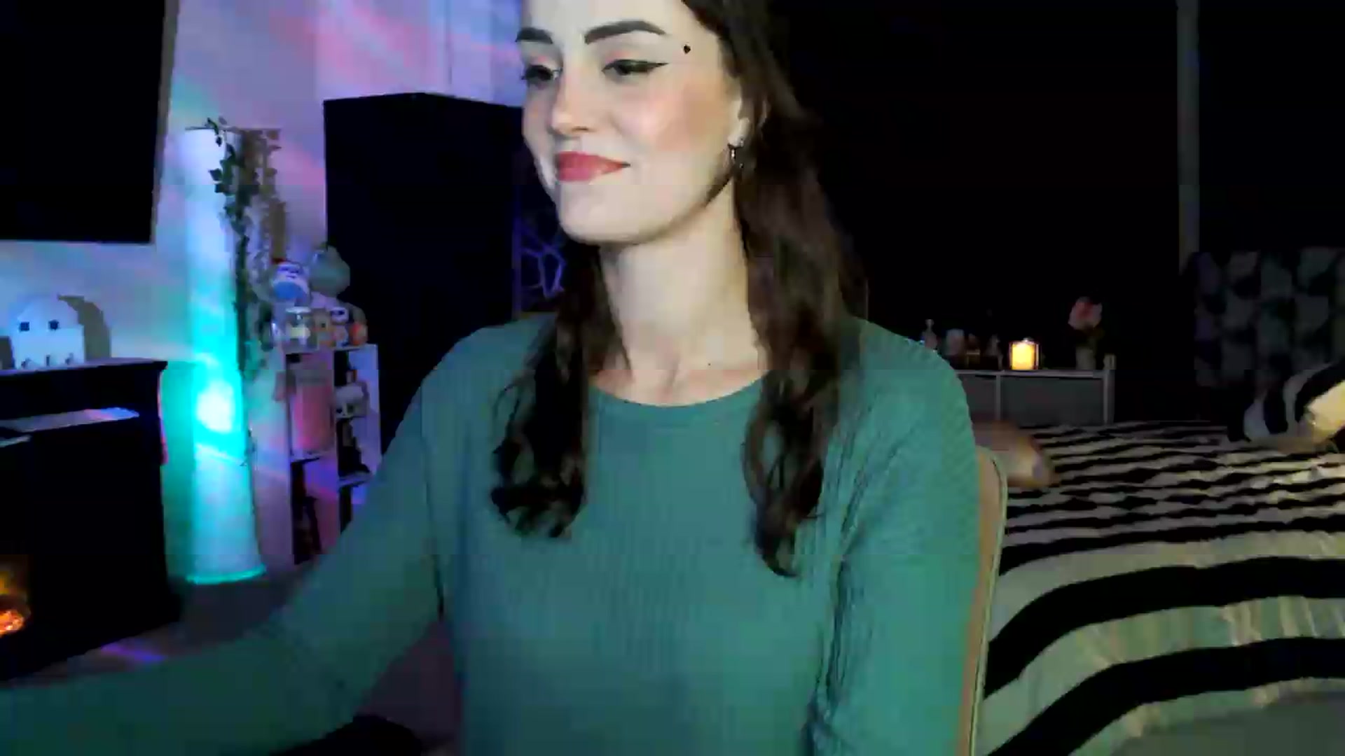 Gallery image thumbnail from HeidiKlumsy's myfreecams stream on, 07/17/2026, 03:51 image 16 of 20
