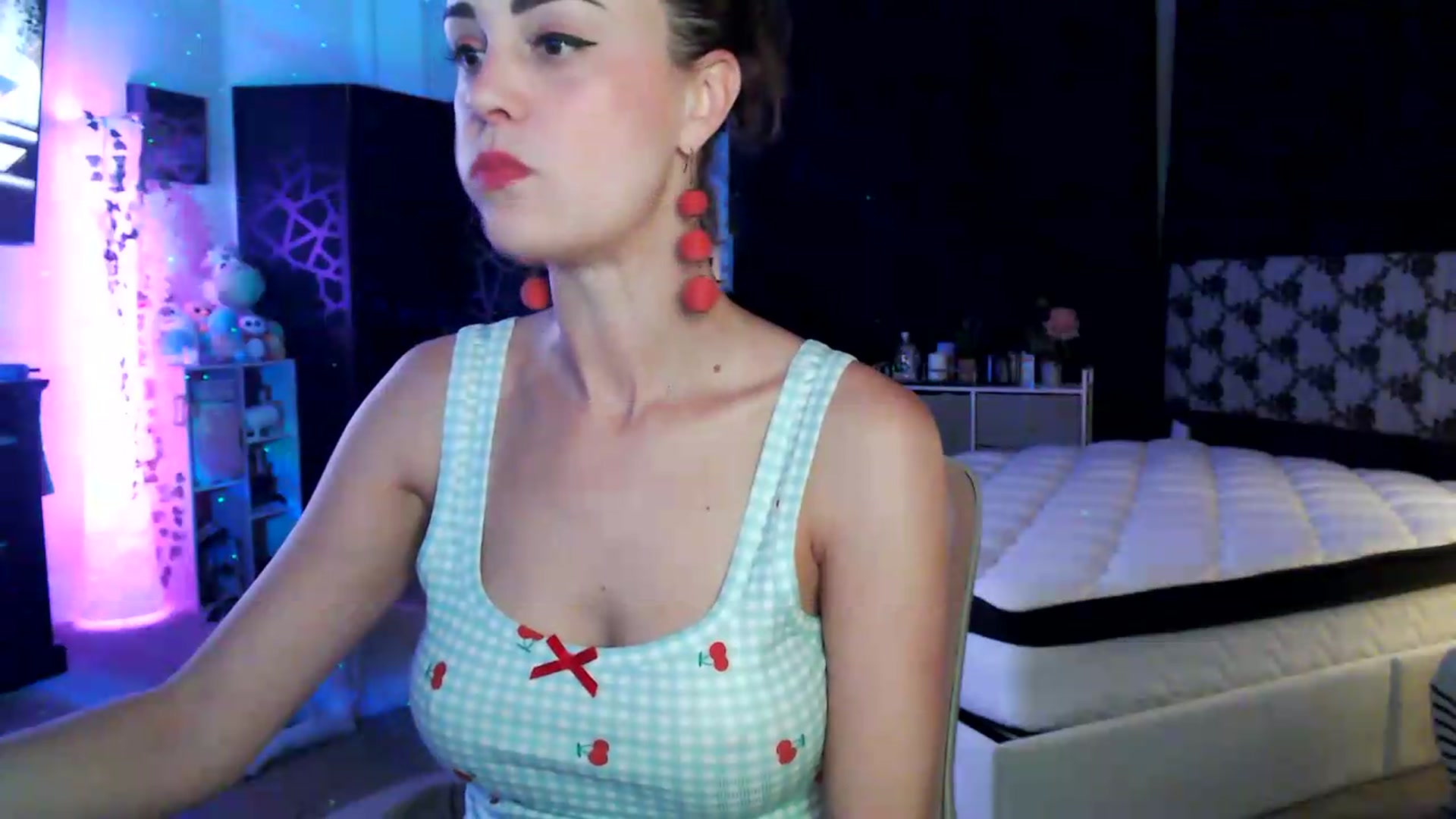 Gallery image thumbnail from HeidiKlumsy's myfreecams stream on, 07/22/2026, 03:05 image 10 of 20