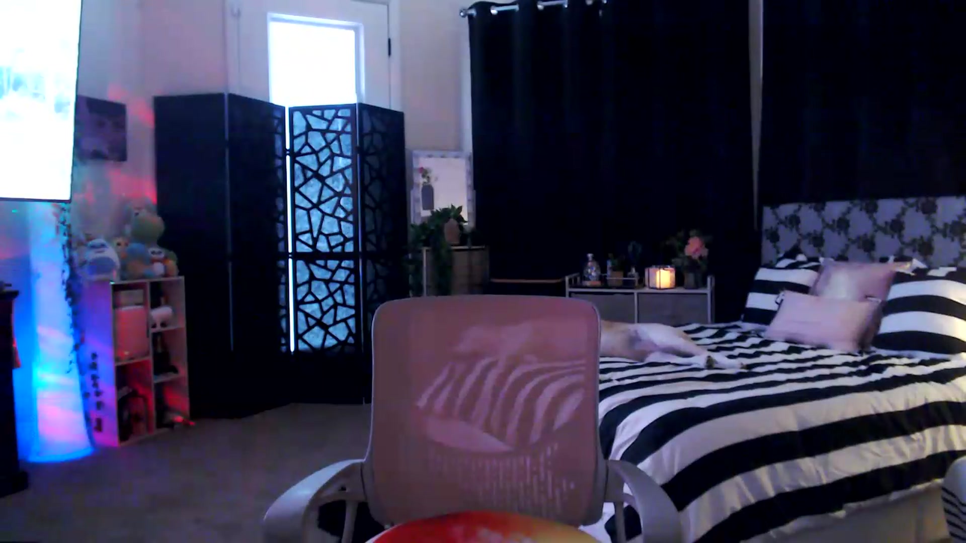 Gallery image thumbnail from HeidiKlumsy's myfreecams stream on, 07/23/2026, 24:32 image 2 of 20