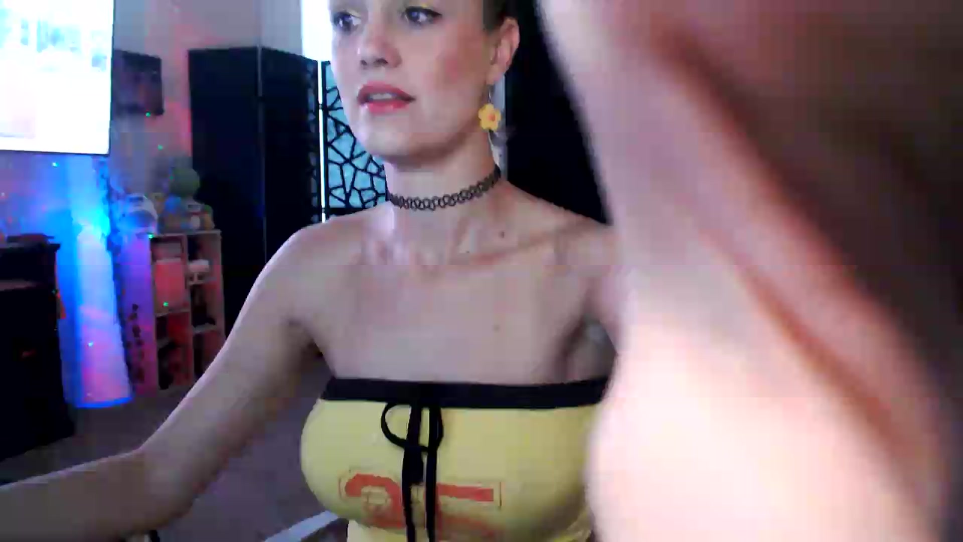 Gallery image thumbnail from HeidiKlumsy's myfreecams stream on, 07/23/2026, 24:32 image 4 of 20