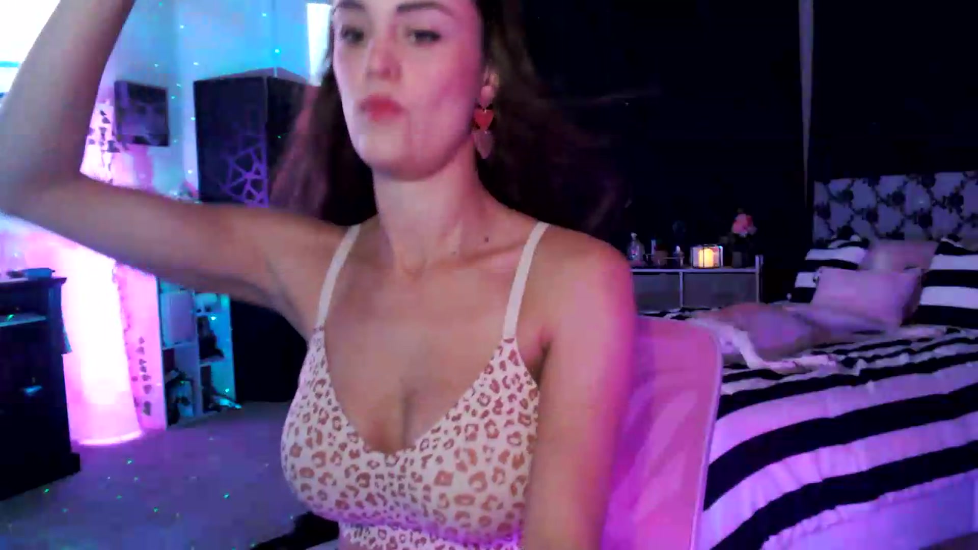 Gallery image thumbnail from HeidiKlumsy's myfreecams stream on, 07/24/2026, 01:13 image 12 of 20