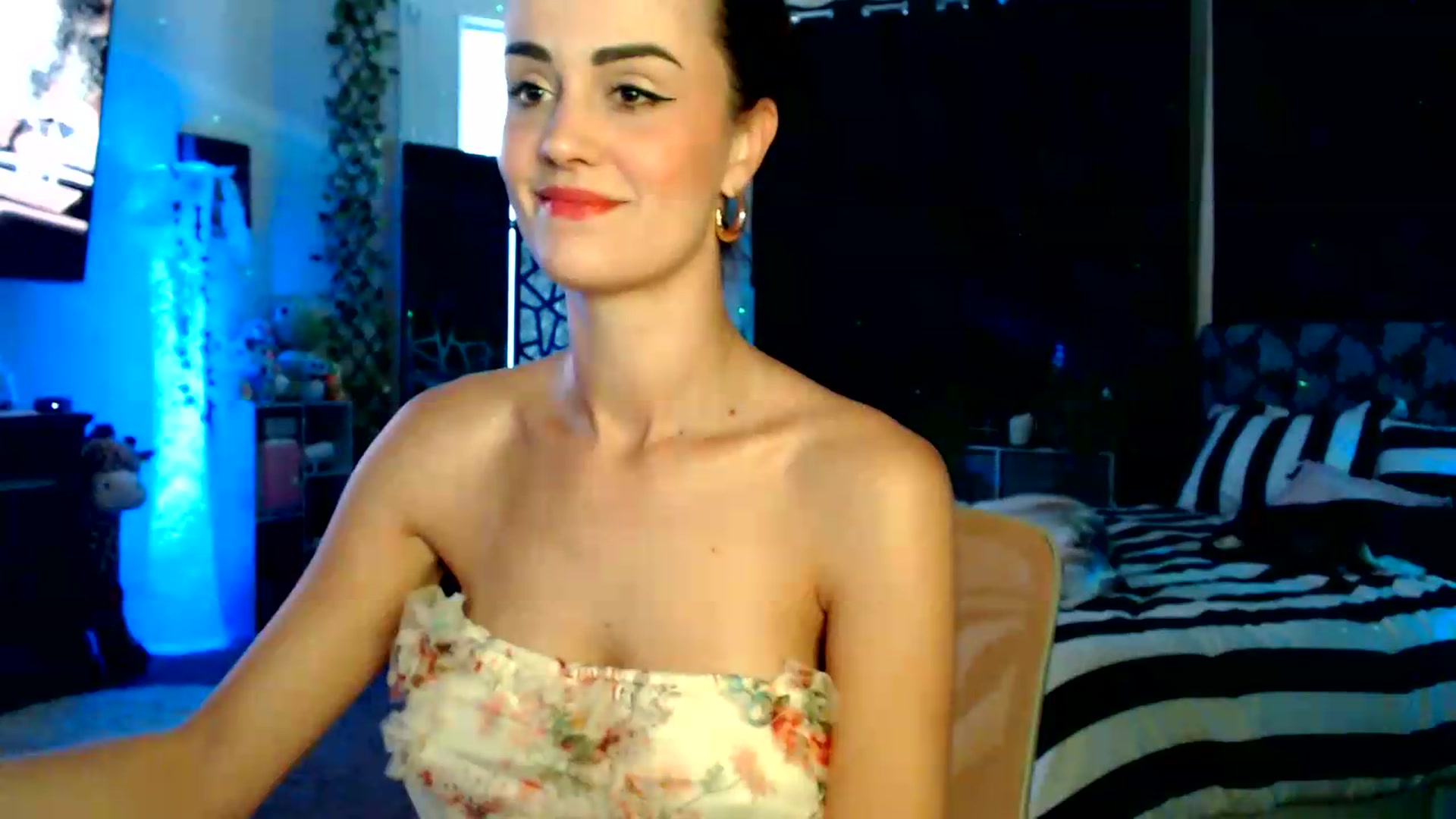 Gallery image thumbnail from HeidiKlumsy's myfreecams stream on, 07/30/2026, 22:31 image 16 of 20
