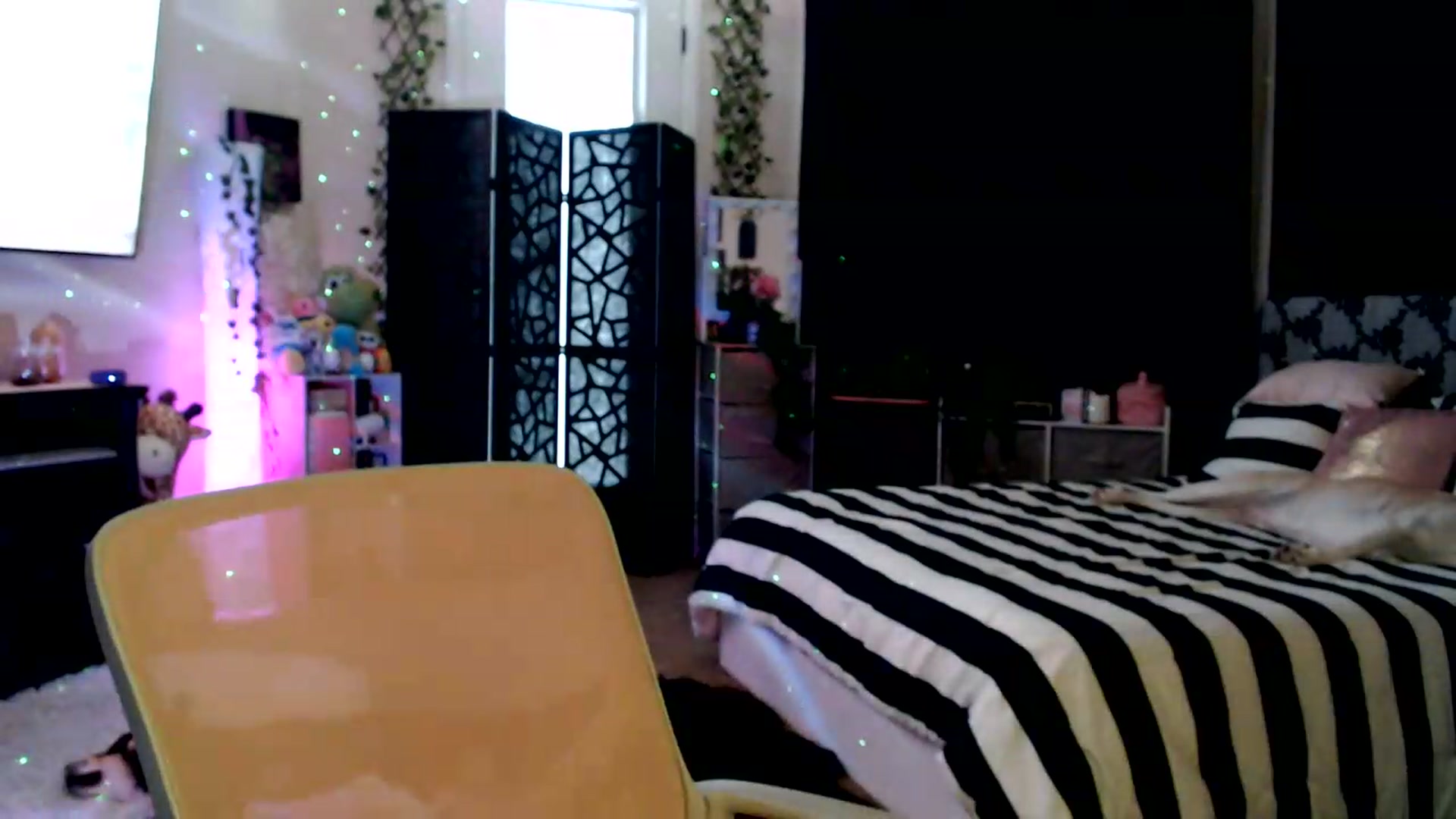 Gallery image thumbnail from HeidiKlumsy's myfreecams stream on, 08/11/2026, 21:05 image 16 of 20
